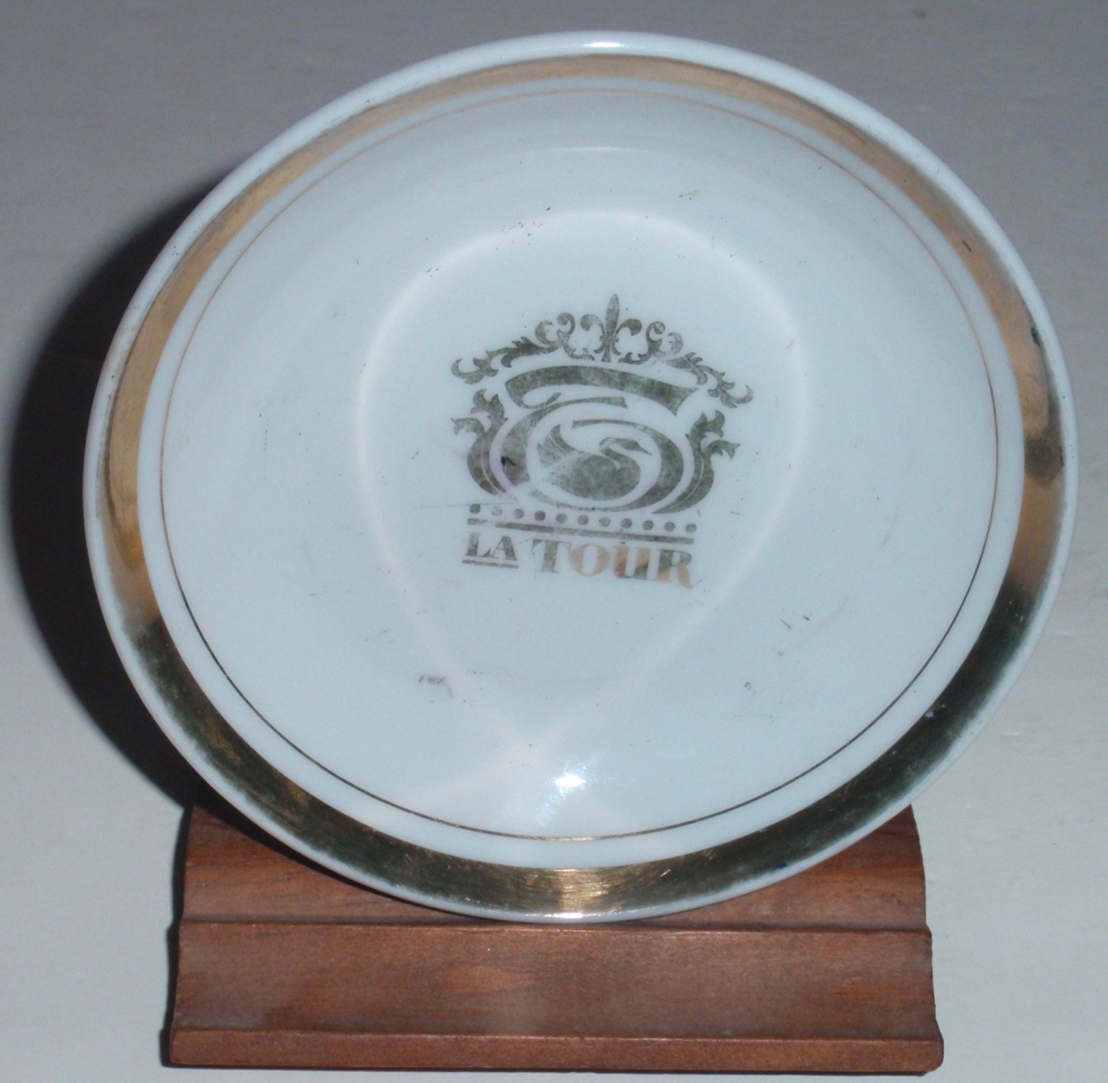 Display Wooden Base Peg Easel Holder Stand ,Plate, Plaques