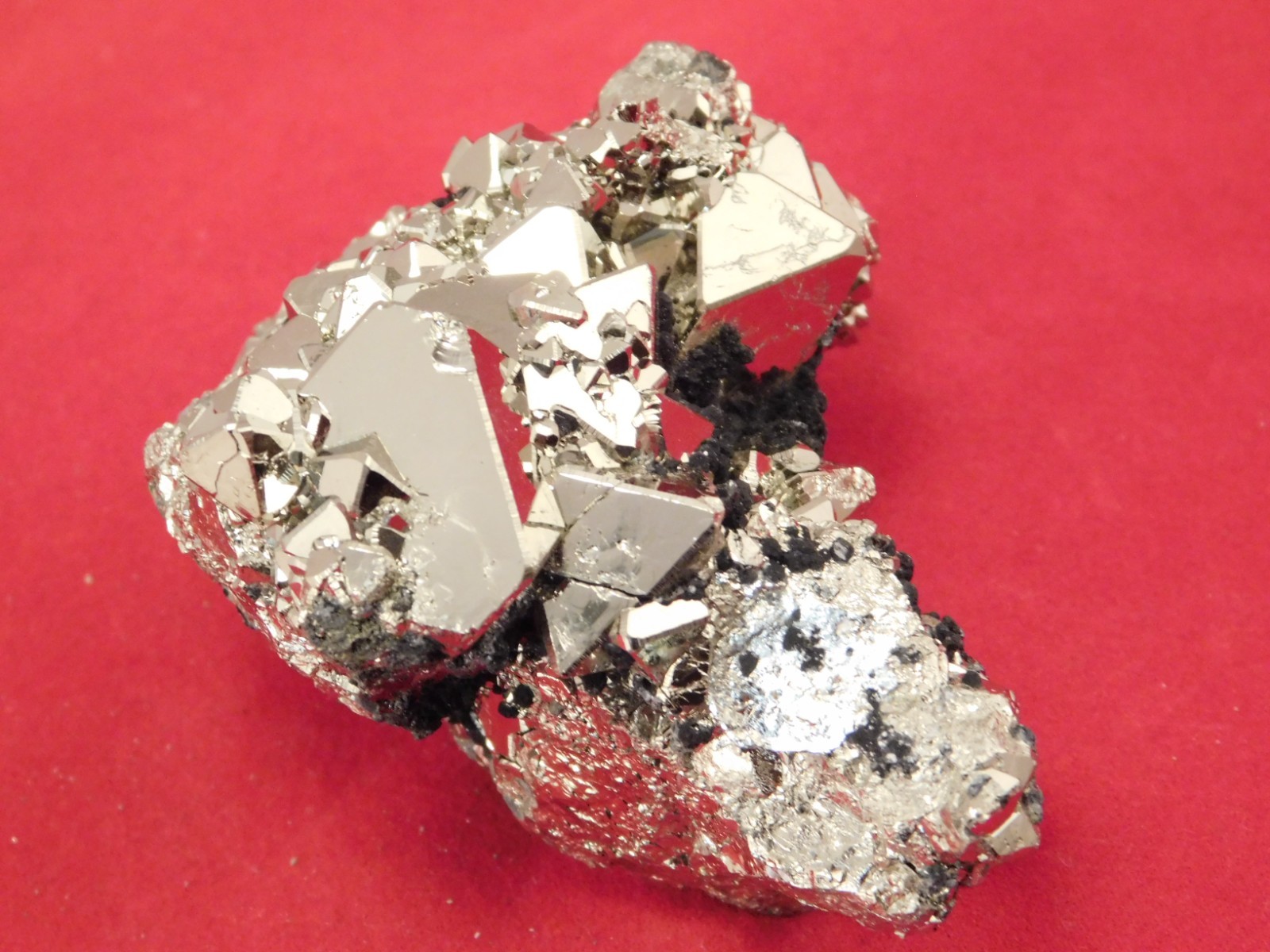 PYRAMID Shaped Crystals Tetrahedron PYRITE Crystal Cluster Sphalerite Peru 162gr
