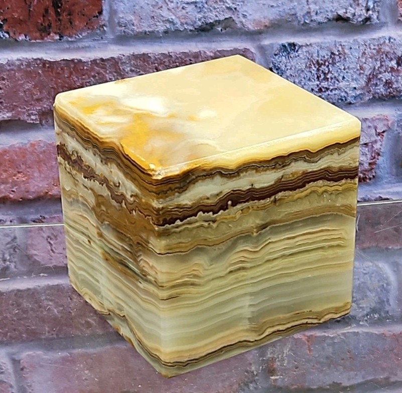 Polished Onyx Cube 3.5×3.5×3.5 Brown/White Faint Green Banded