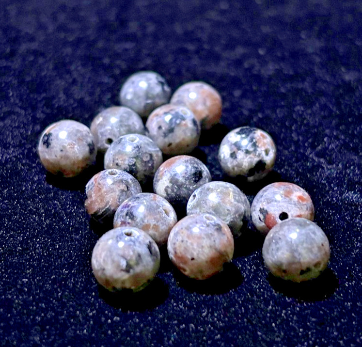 10Pcs Yooperlite Beads 8mm UV Reactive Drilled For Jewelry Making UV Sodalite
