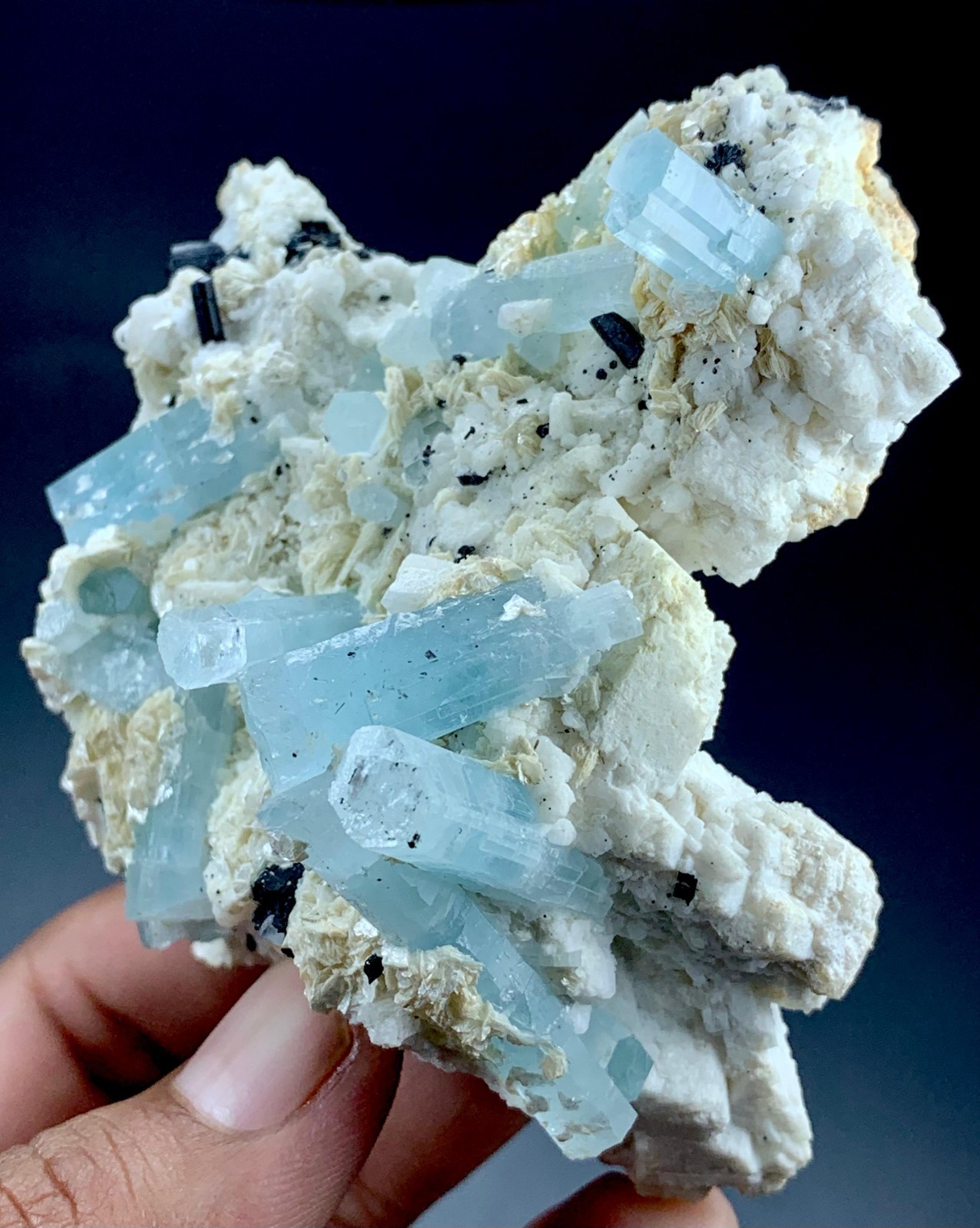 737Carat Top Quality Aquamarine Crystal Specimen From Skardu Pakistan.Rare Color