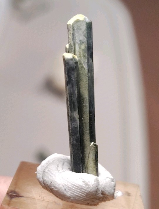 30mm Parallel Epidote Crystal Cluster – Fully Terminated High-Luster Thumbnail