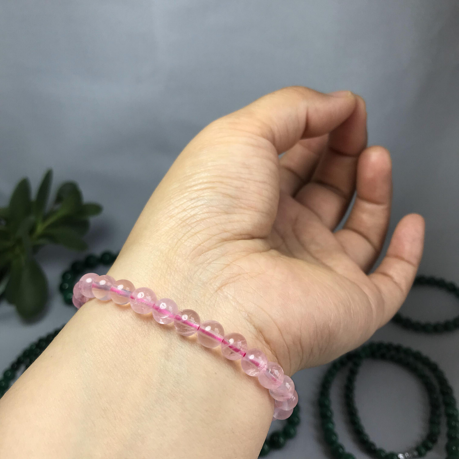 1Pcs Natural Polish Pink crystal stone bracelets Crystal ball Specimen 6mm