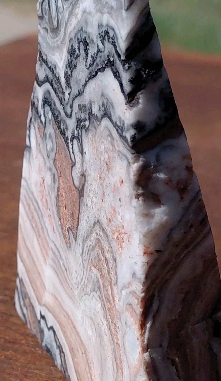 Zebra Calcite Self-Standing “Wedge” Dspl UV Psychedelic Wavey Band 3x 2 1/2″