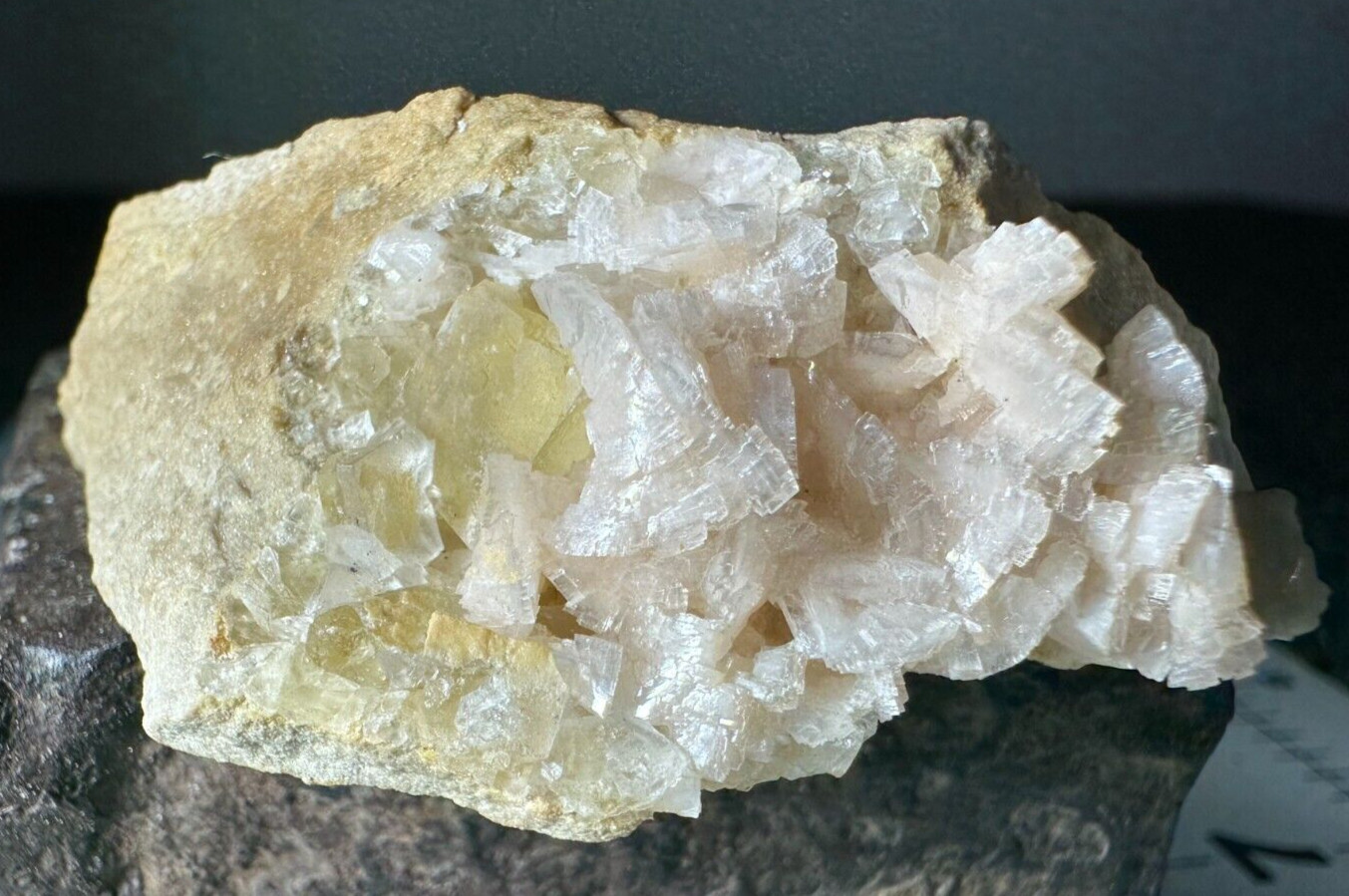 ➤2-1/2″ Phosfluorescent YELLOW FLUORITE /PINK DOLOMITE Corydon Indiana VIDEO➤514