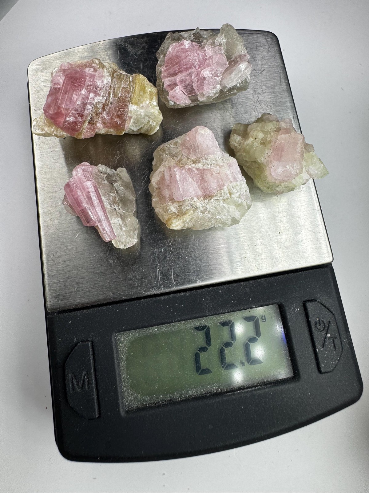 Pink tourmaline on quartz, Smokey Quartz and mica – 5 pieces – 22.2g – .78 oz