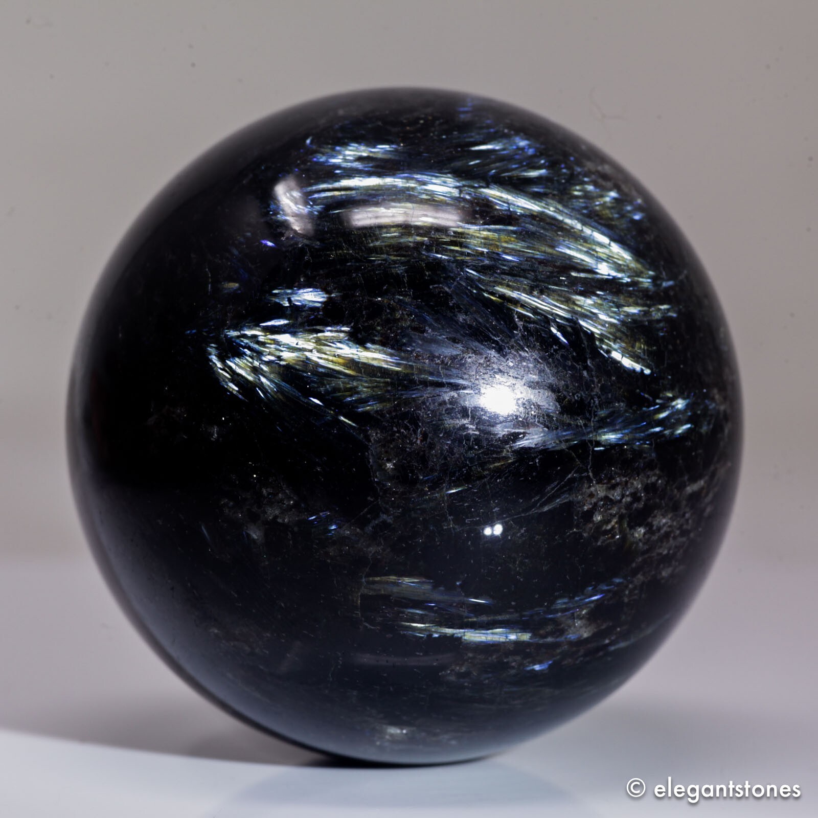 546g69mm Arfvedsonite Sphere Crystal Ball Blue Flash Fireworks Quartz Healing