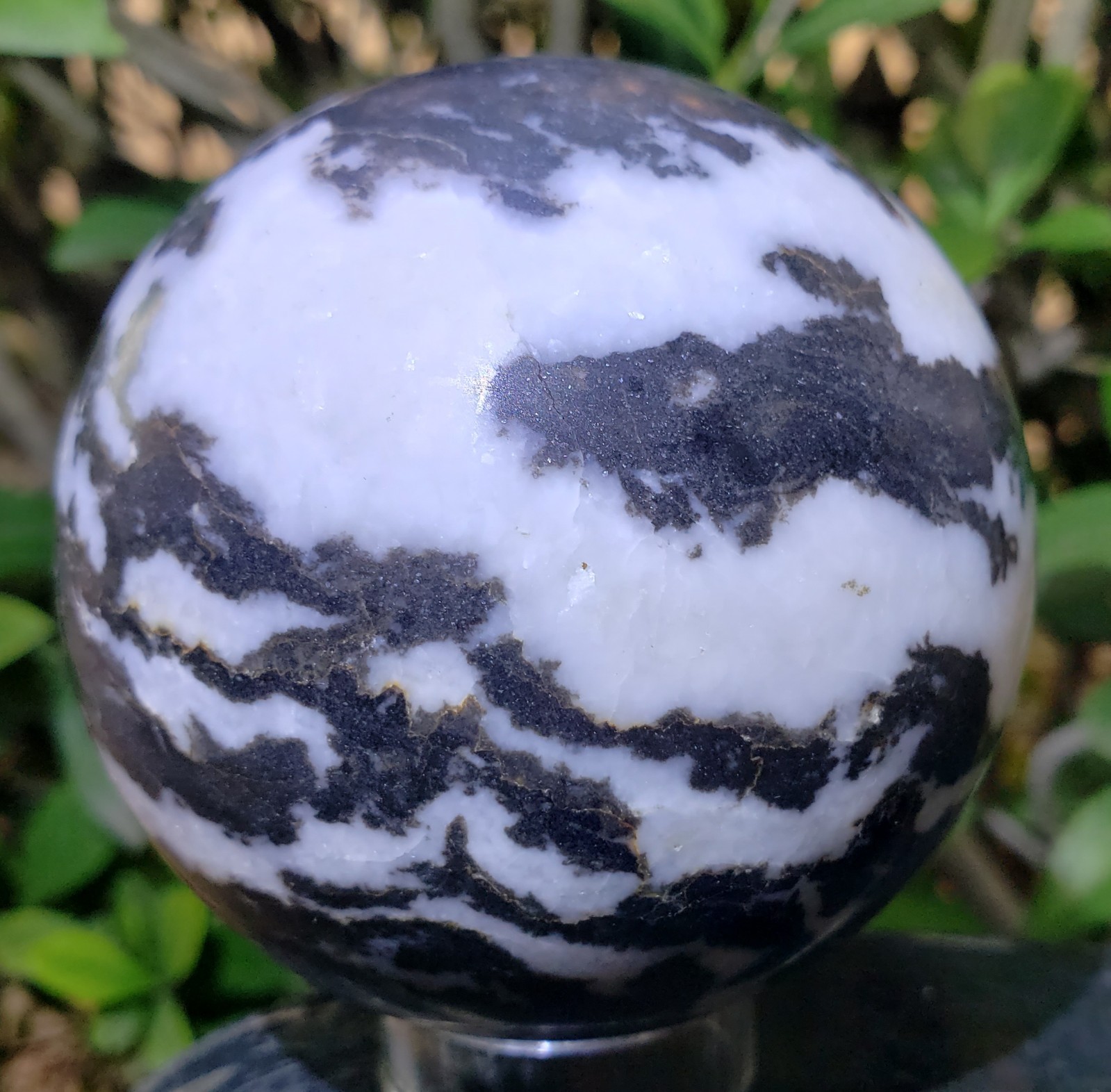2.9″ Zebra Jasper Chalcedony Crystal Sphere Orb Ball Phosphorescent UV, 594g