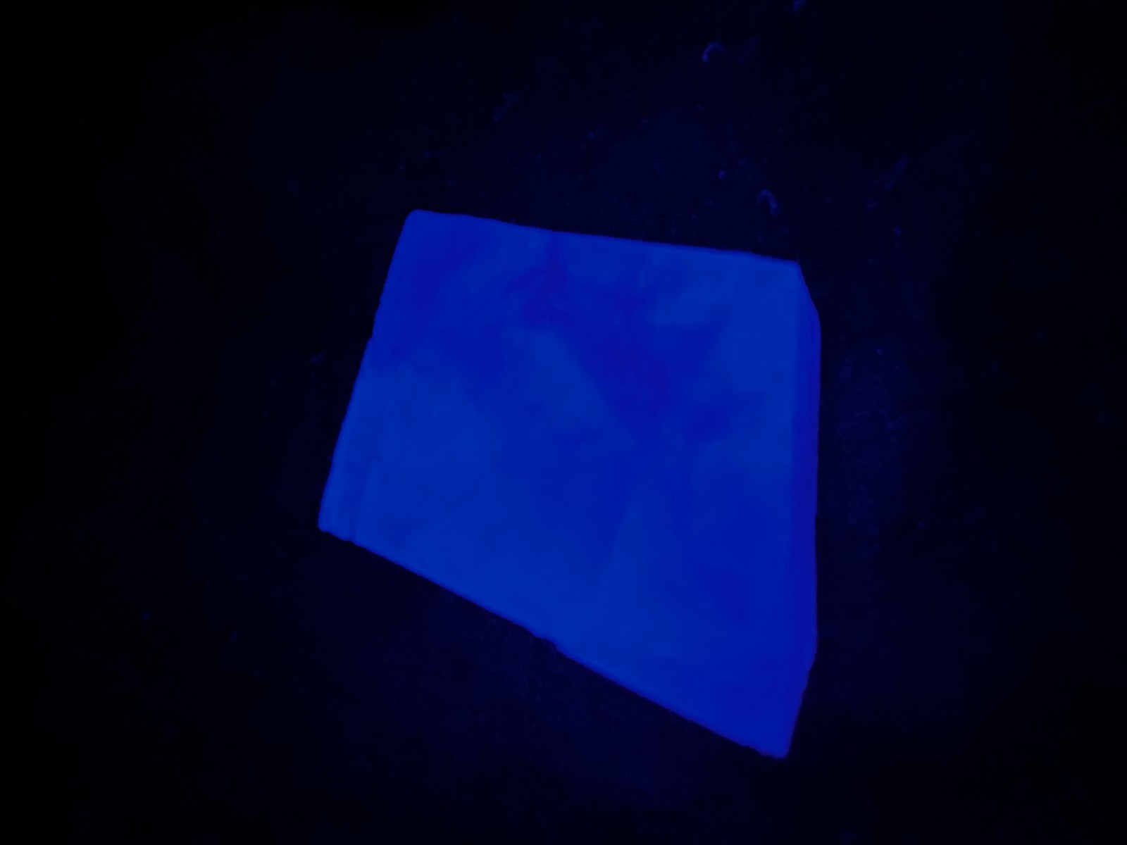 KB: GREAT! SW FL. BLUE/WHITE & PINK LW & PHOSPHORESCENT CALCITE XL. FROM MEXICO