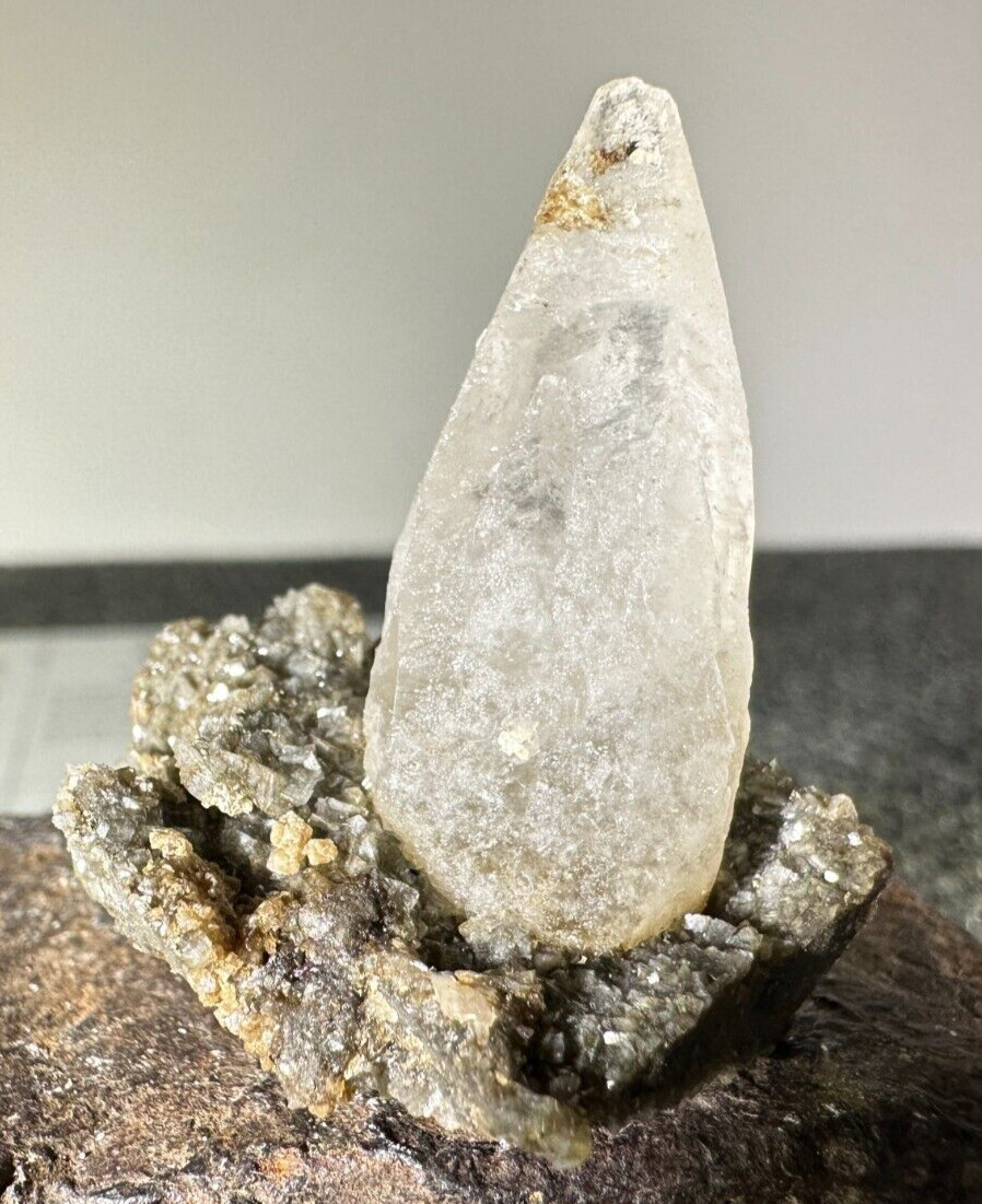 ➤ 1-1/4″ Tall SCALENEDRAL CALCITE Pleasant Ridge Rensselaer Indiana VIDEO➤696