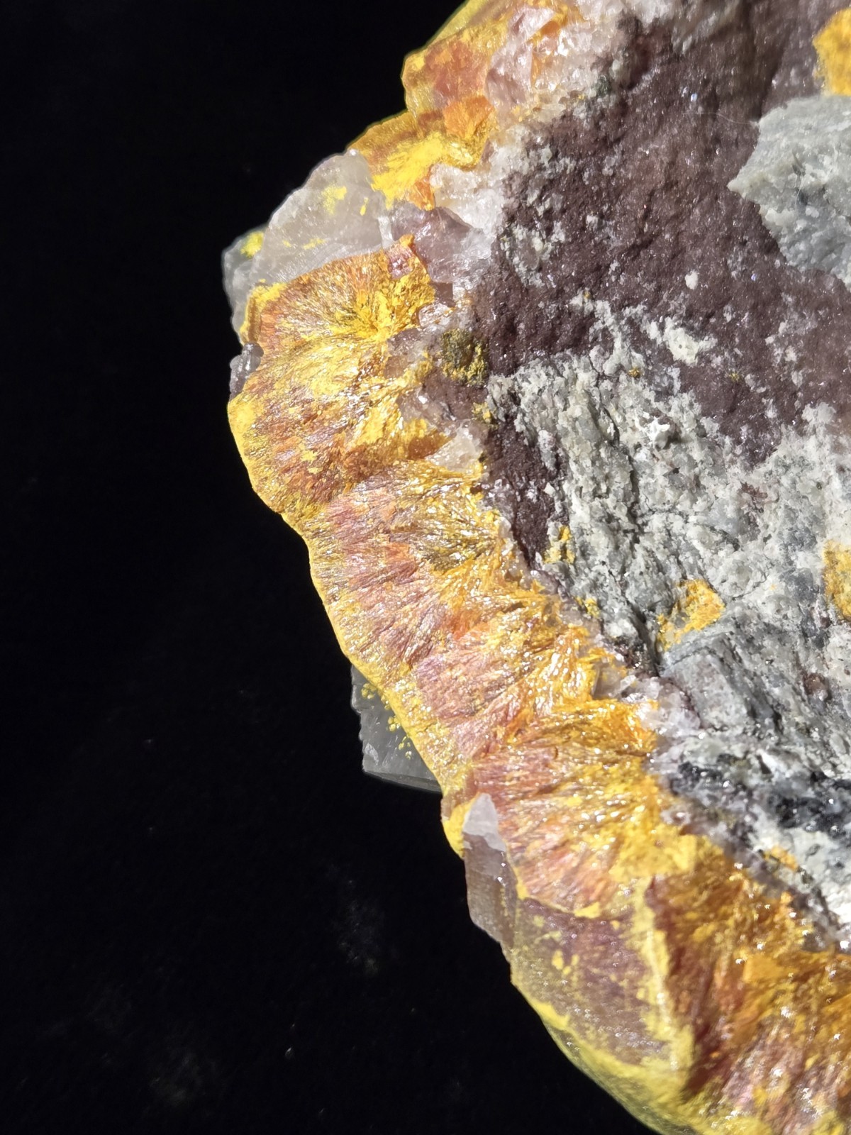 Orpement Realgar Natural Mineral Specimen With Barite and Pyrite 374g Peru 5.25″