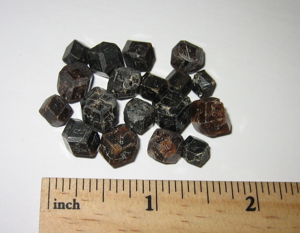 18 SMALL GOOD QUALITY 0.2″- 0.3″ ANDRADITE GARNET CRYSTALS FROM MALI ~ 21.2g *2