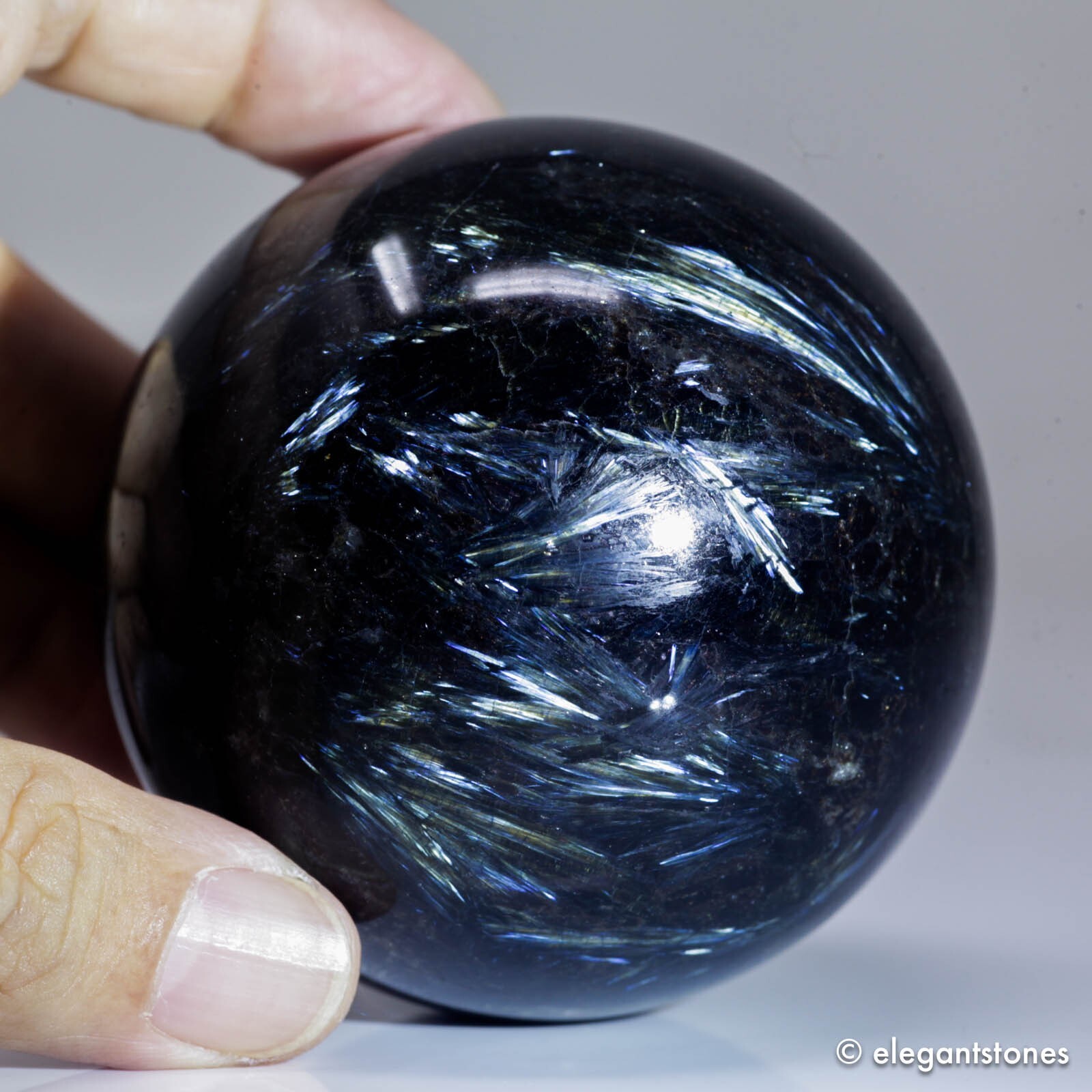 546g69mm Arfvedsonite Sphere Crystal Ball Blue Flash Fireworks Quartz Healing