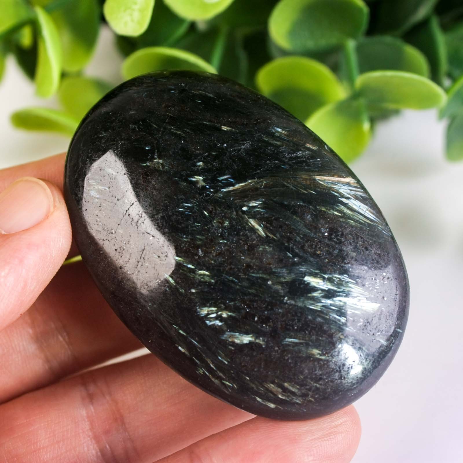 64g 60mm Rare Arfvedsonite Palm Stone Natural Firework Flash Crystal Worry Stone