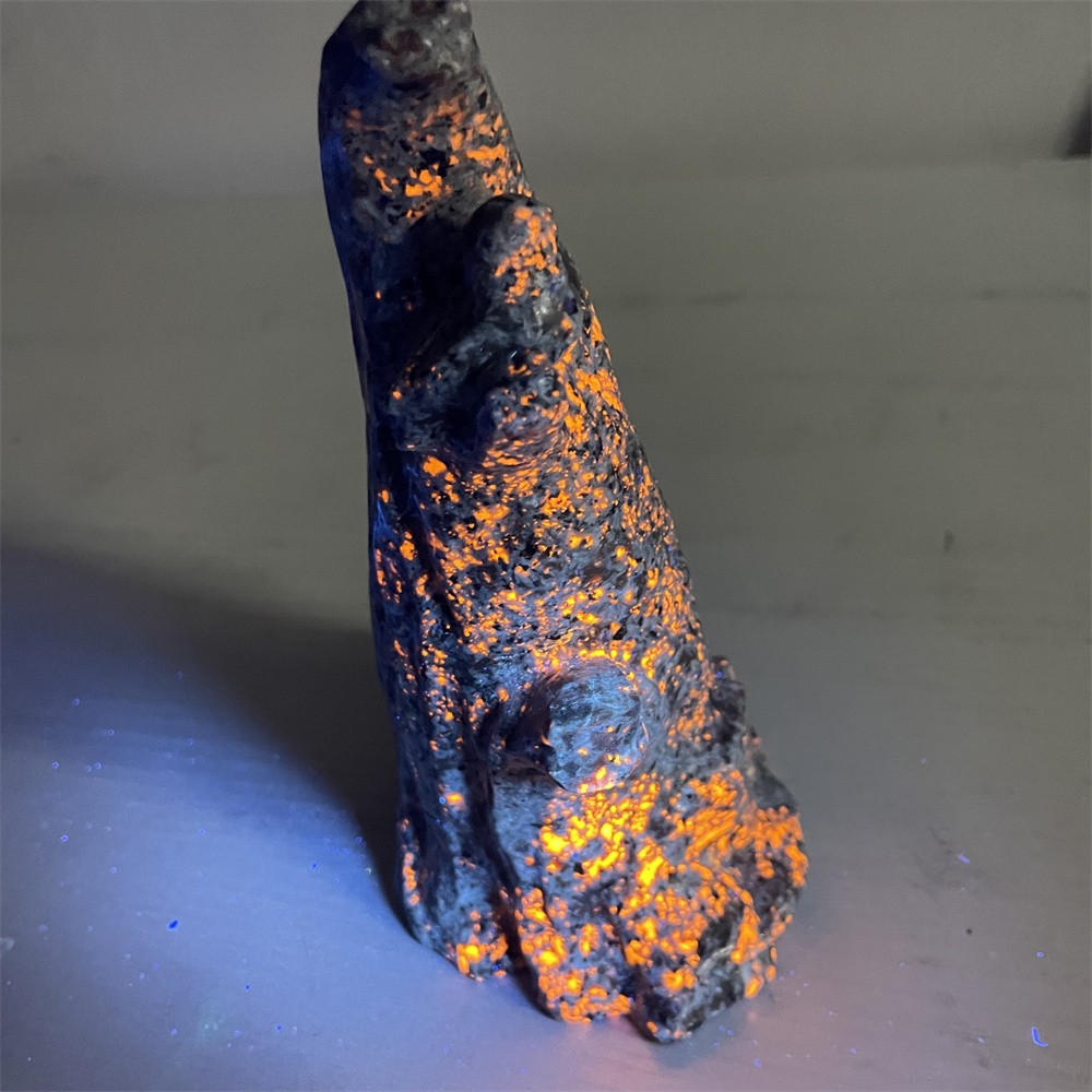 1.8LB 6.1″ Natural Yooperlite Halloween Tree Statue Crystal Carving Heal Decor