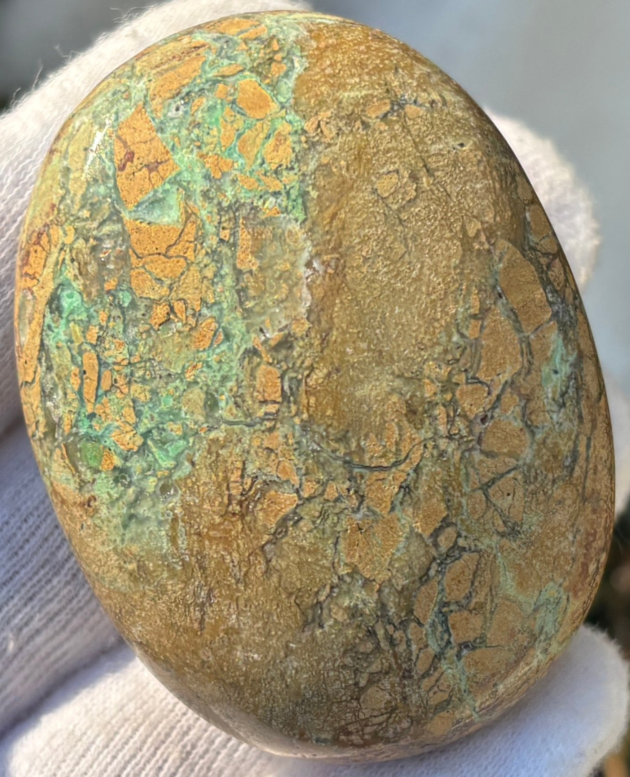 USA SALE SEE VIDEO 157g LOT 2 GREEN SMITHSONITE PALMSTONES PALM STONE STONES
