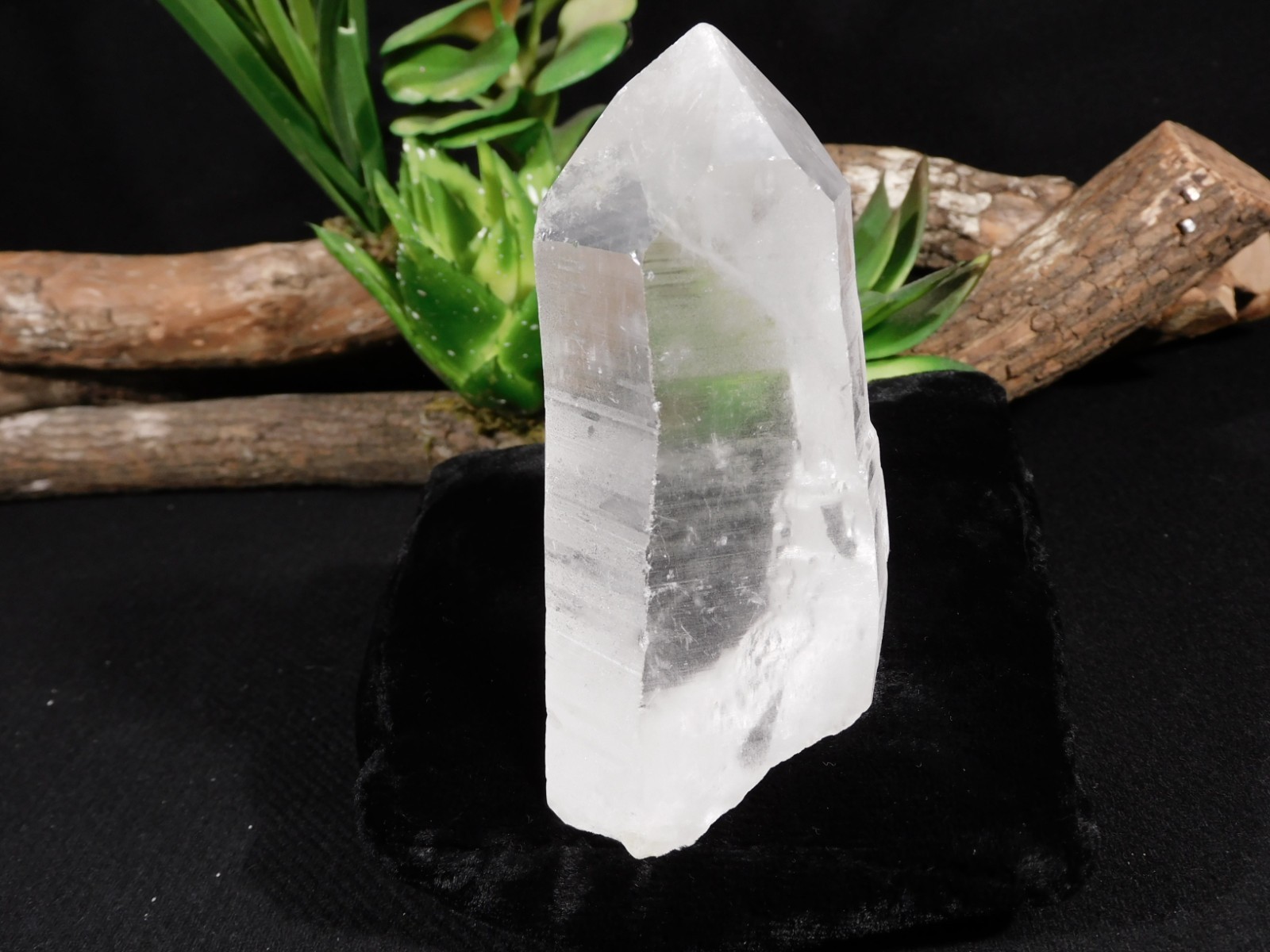 Larger! Very Nice and Natural LEMURIAN Quartz Crystal Brazil 235gr