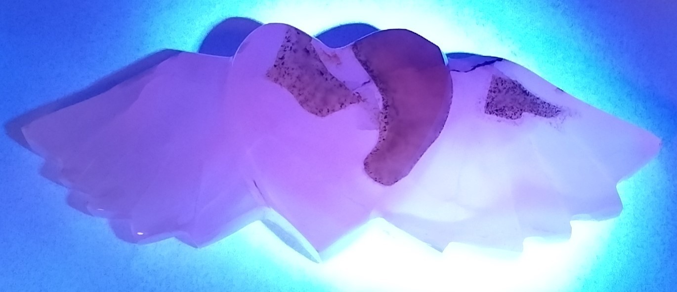 UV Reactive Mangano Calcite Angel Wing Heart Fluorescent 365nm Glow Crystal