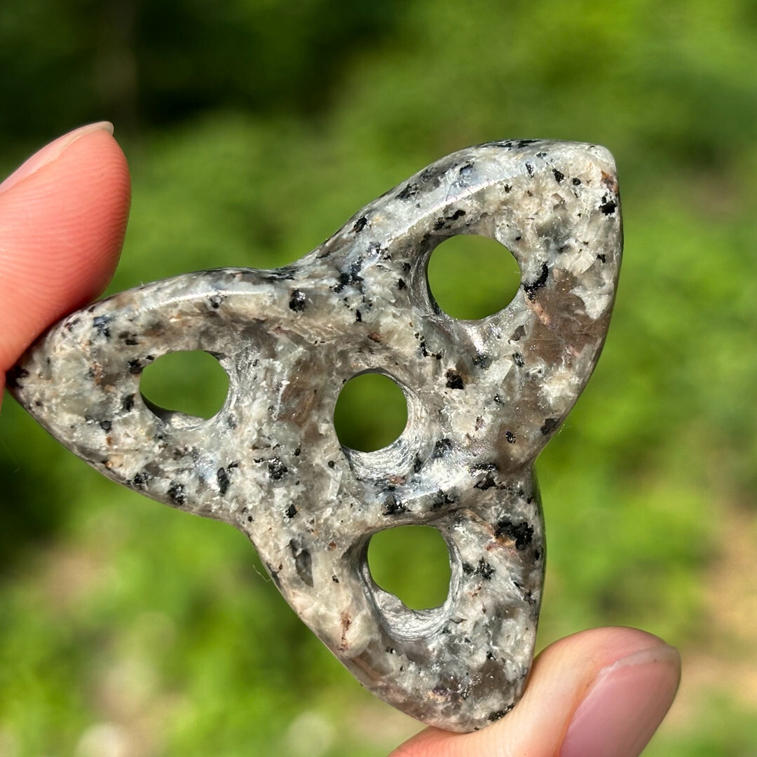 2″ Natural Yooperlite Flower skull Carved Quartz Crystal Skull healing 1pc