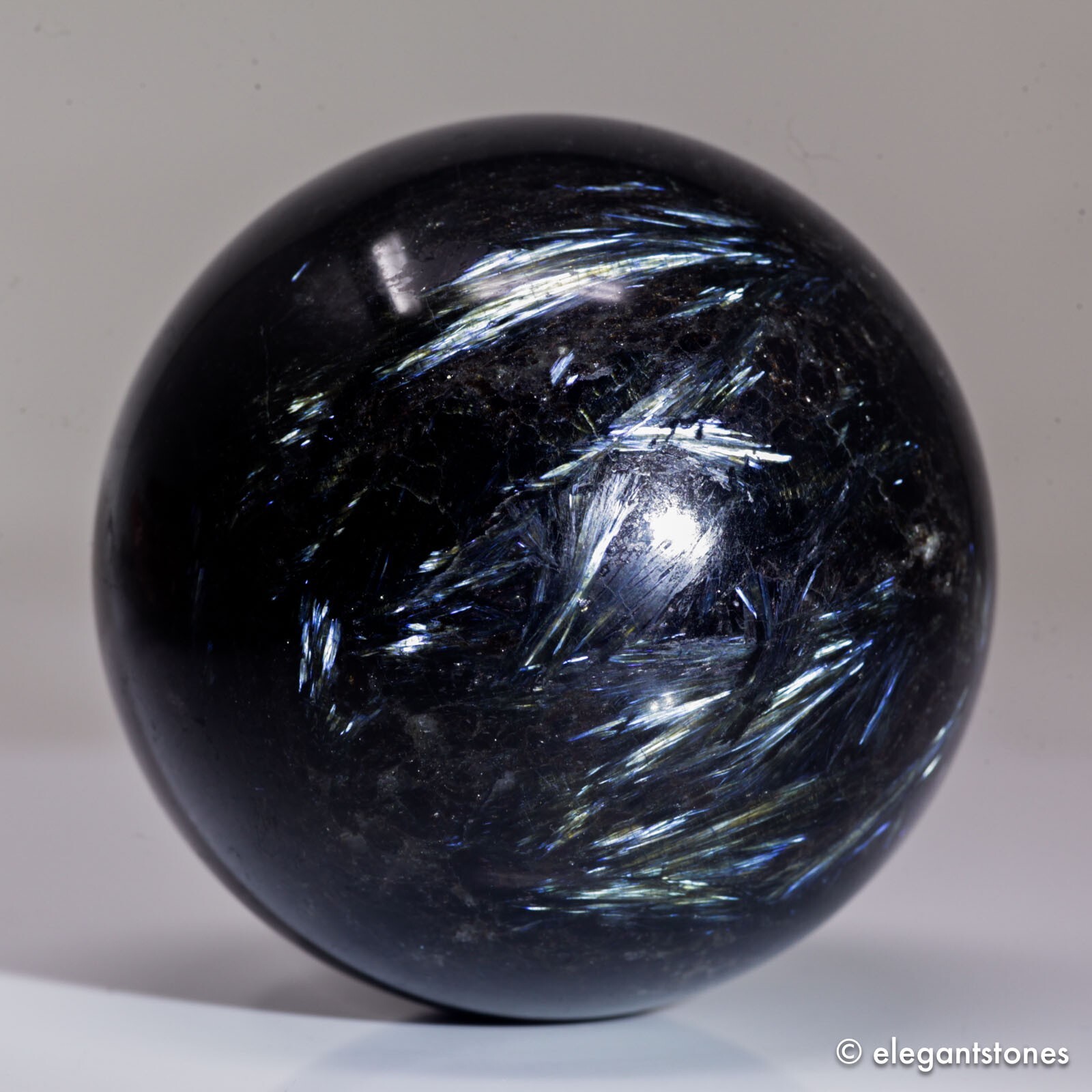 546g69mm Arfvedsonite Sphere Crystal Ball Blue Flash Fireworks Quartz Healing