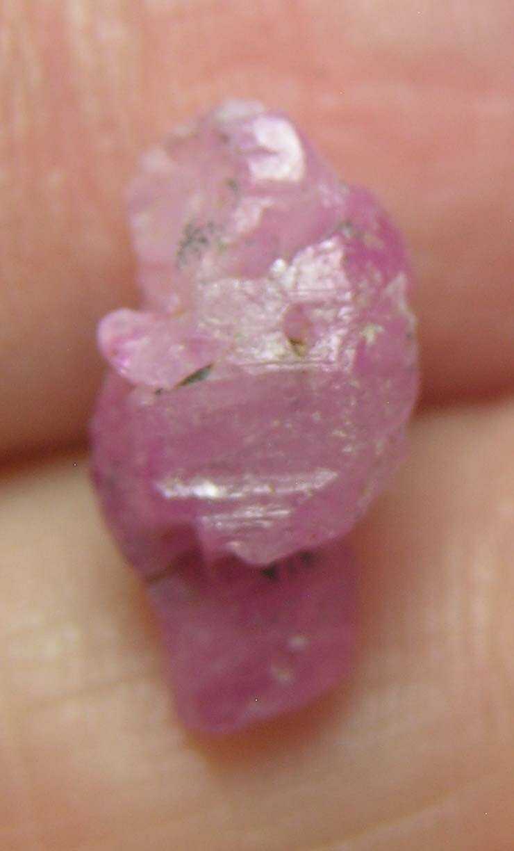 6.60ct Vietnam 100% Natural Pink Sapphire Ruby Dogtooth Crystal Specimen 15mm