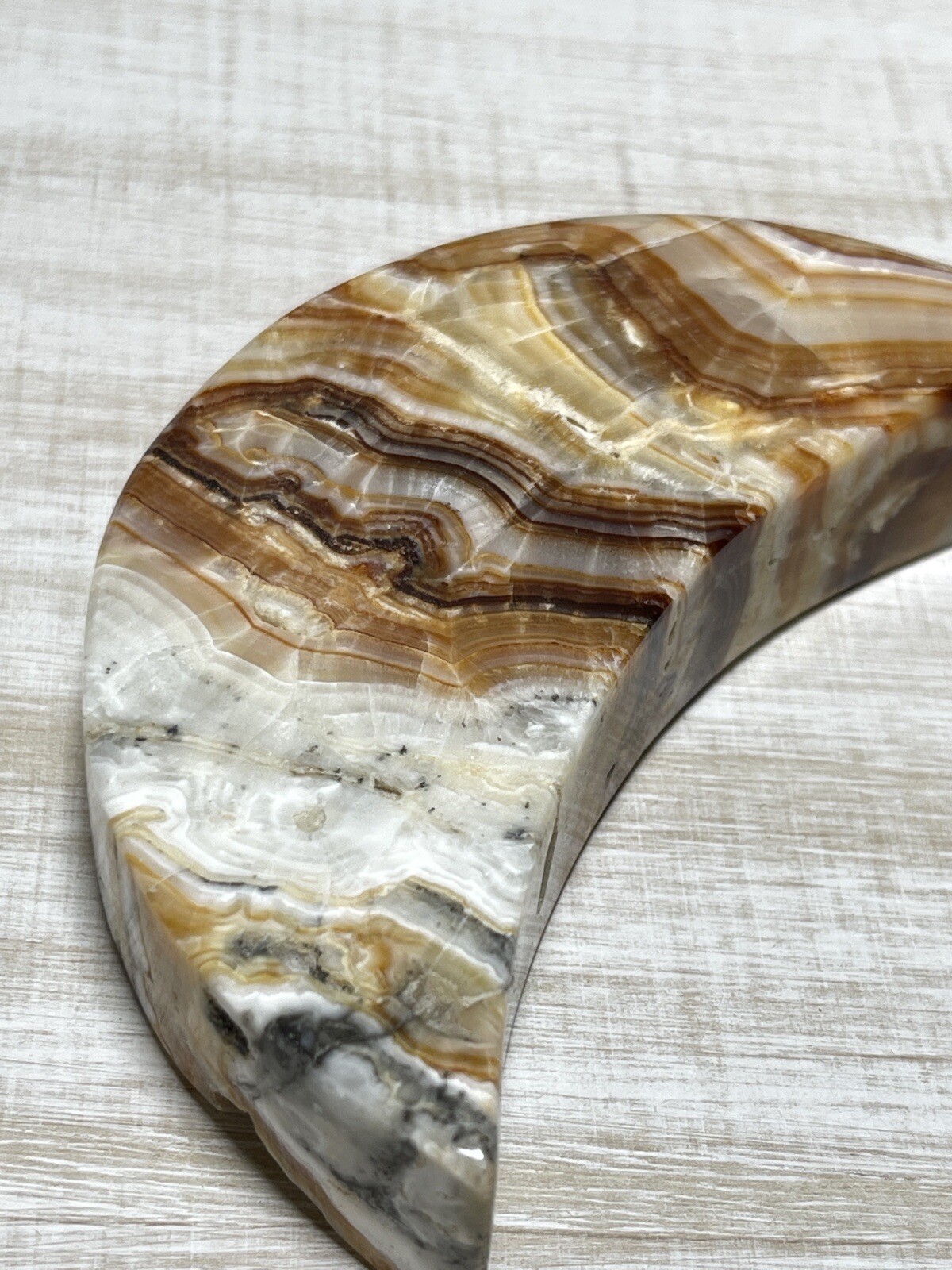 BANDED ONYX MOON – Mineral Calcite Carving Lunar Crystal Witch Stone Brown White