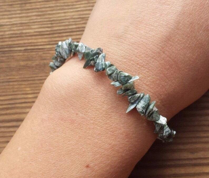 NATURAL SERAPHINITE STONE GEMSTONE STRETCHY CHIP BRACELET