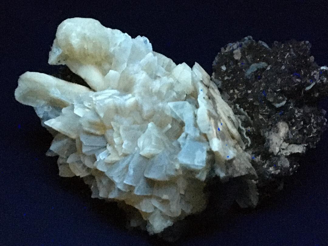 KB: BRIGHT! FL. YELLOW/WHITE SW/LW/PHOS CALCITE CRYSTALS RUCK’S PIT, FLORIDA