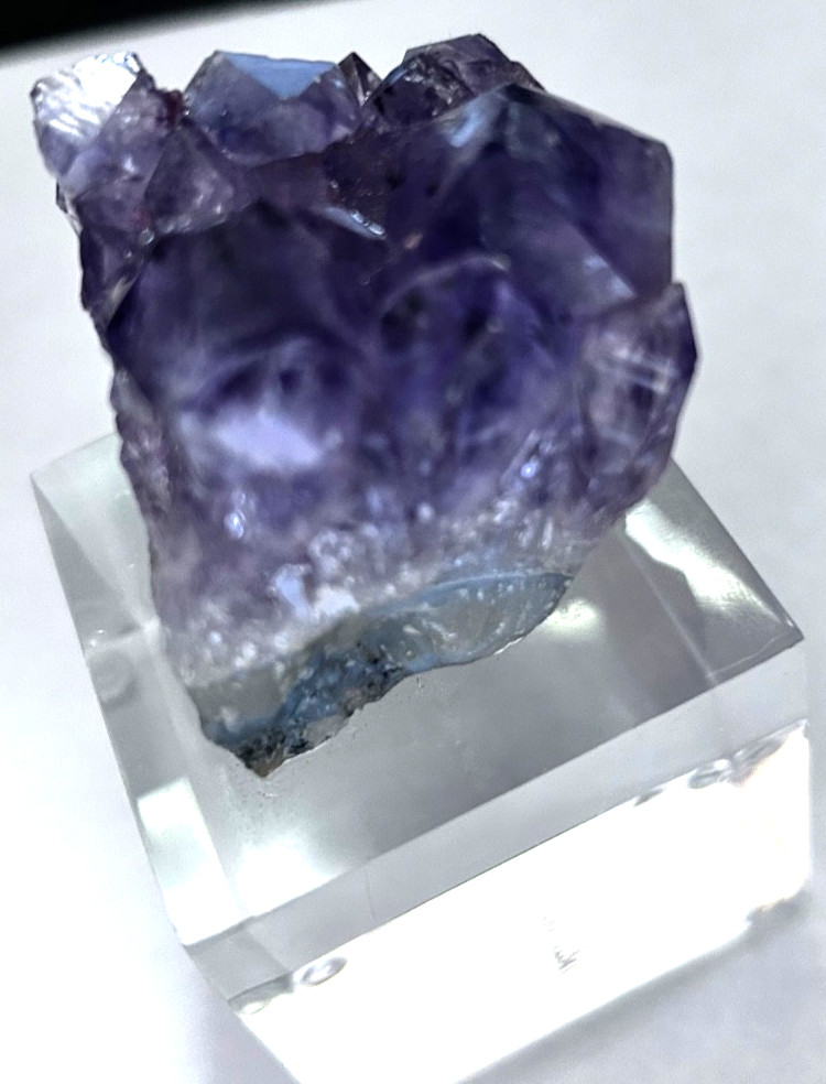 VINTAGE AMETHYST CLUSTER ON LUCITE STAND SIGNED J AX
