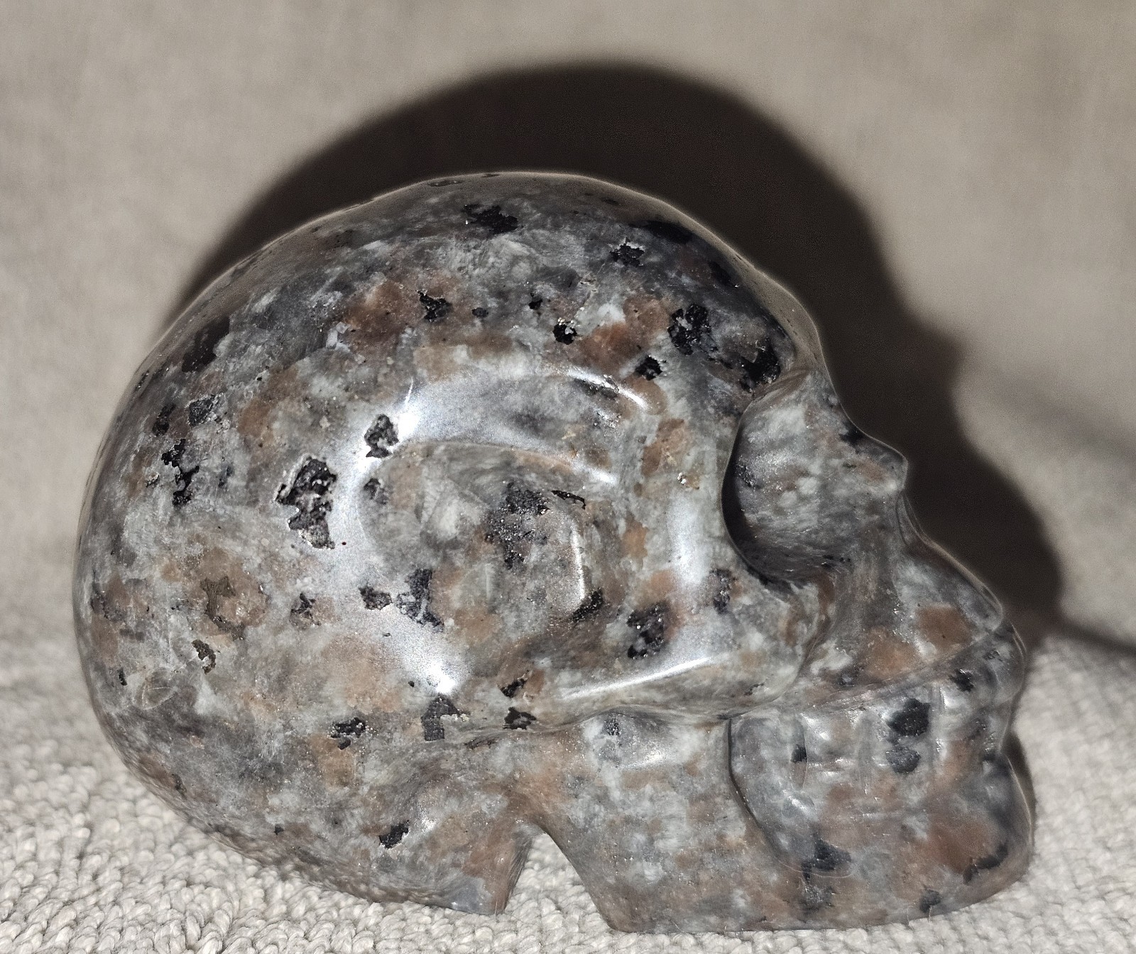 Yooperlite Carved Skull Mineral Specimen UV Reactive Approx. 2 Inches