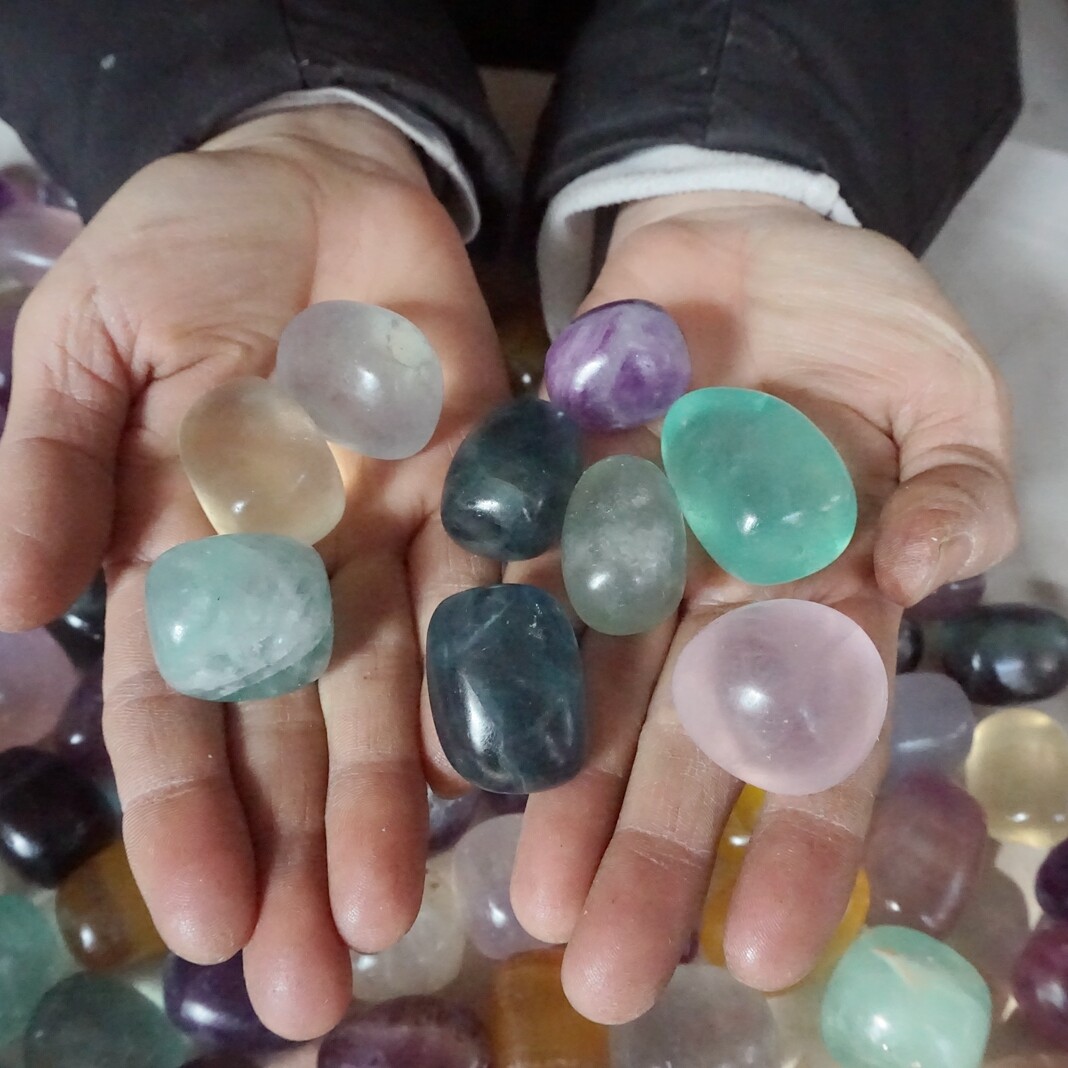 11LB 155Pcs Natural Rainbow Fluorite Quartz Crystal Palm Tumbled Stone Healing