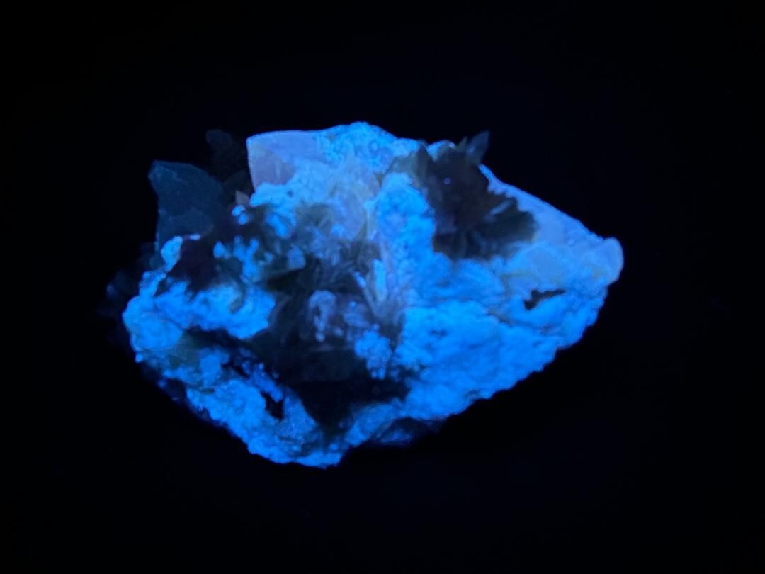 KB: GREAT! SW FL BRIGHT BLUE/WHITE, LW ORANGE SCHEELITE, SICHUAN PROVINCE, CHINA