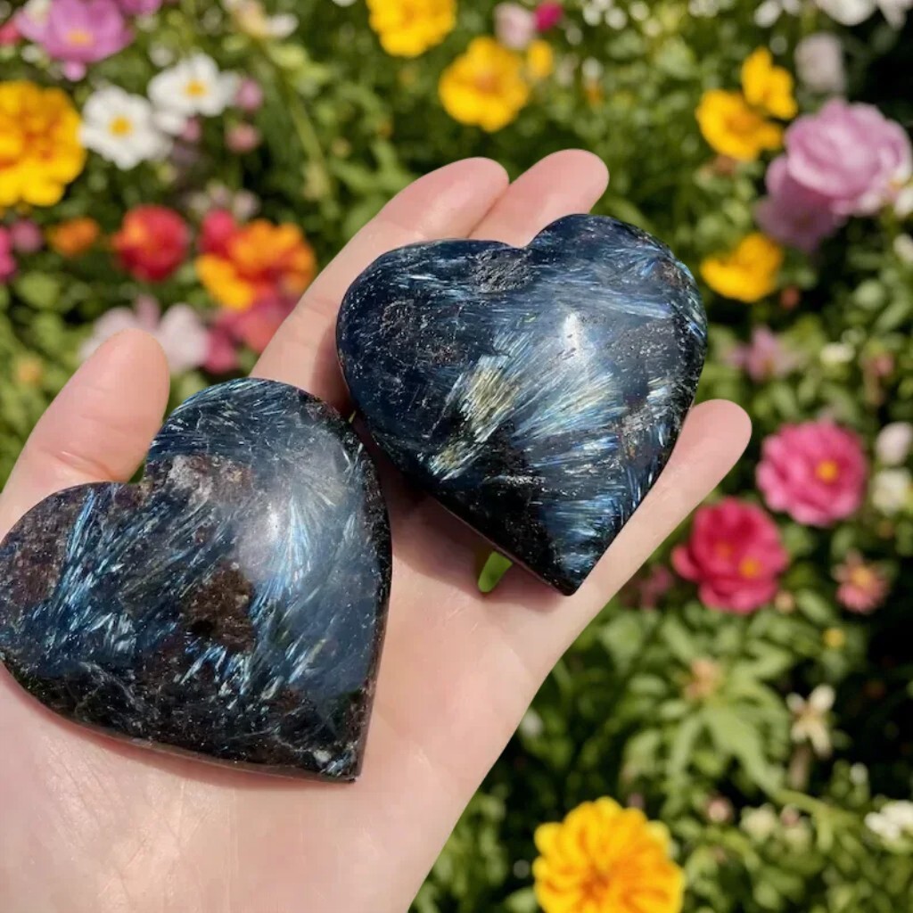 Natural Arfvedsonite Heart Crystal Stone Quartz Reiki Healing Gift Home Decor 1P