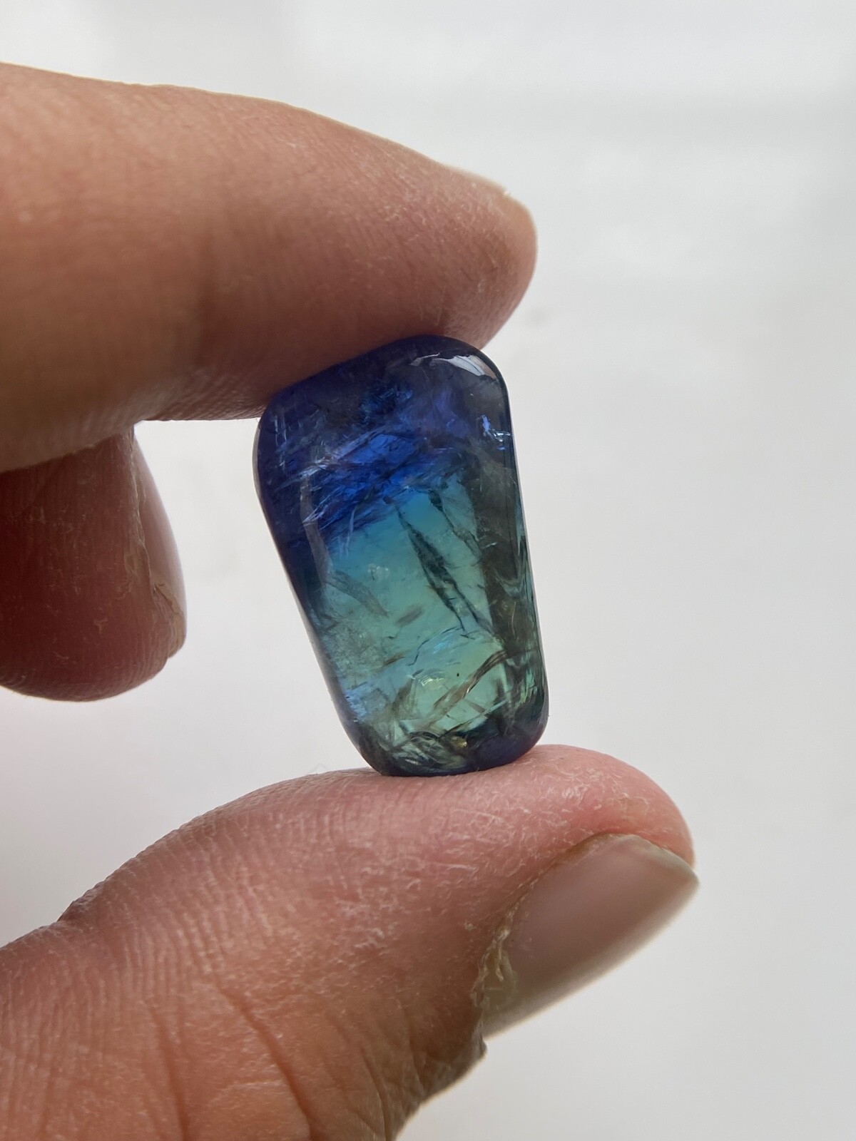 Pleochoric Natural Tanzanite Tumble Polished Bi Color 32 Carats 23x13x11mm