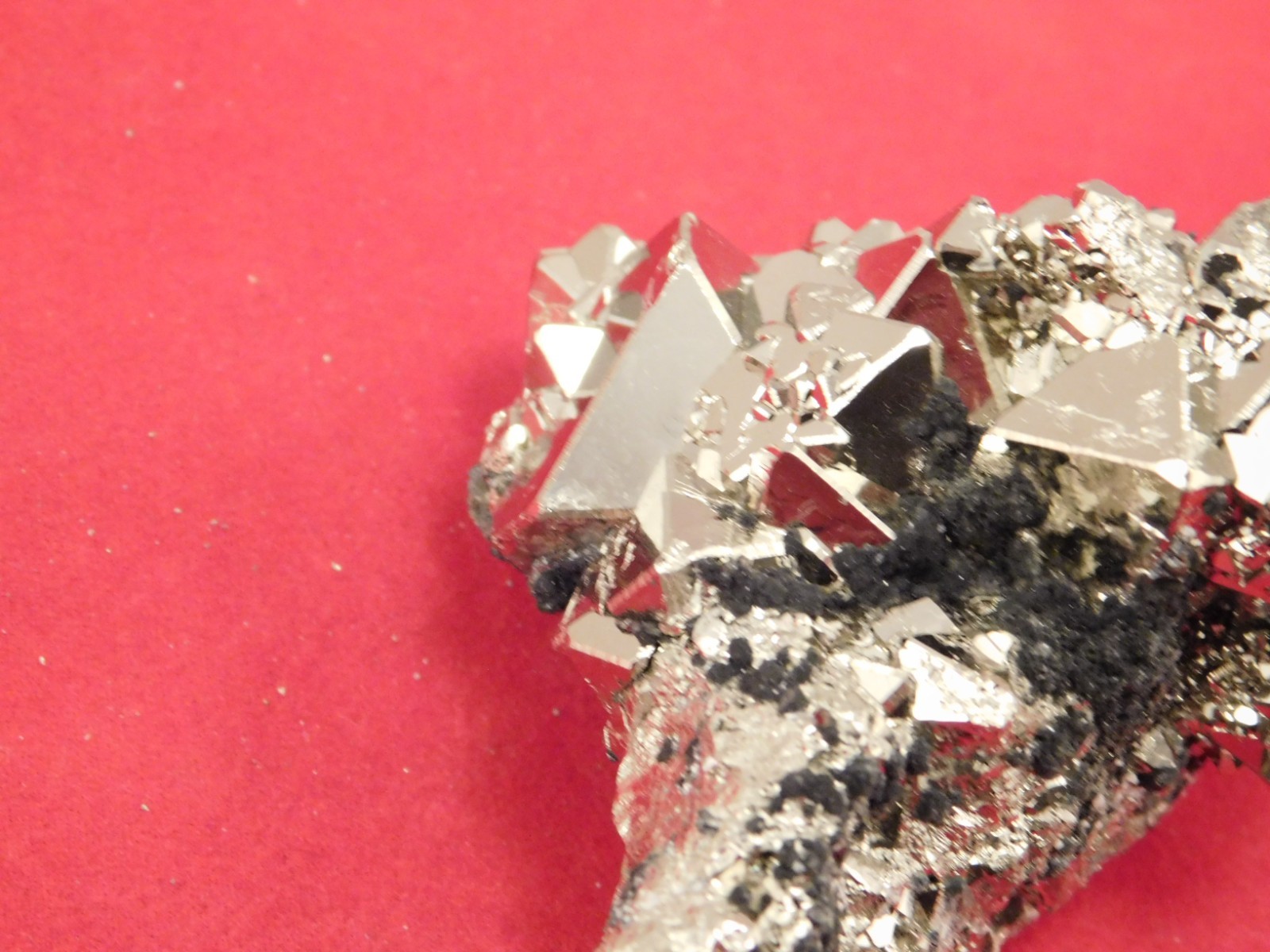 PYRAMID Shaped Crystals Tetrahedron PYRITE Crystal Cluster Sphalerite Peru 162gr