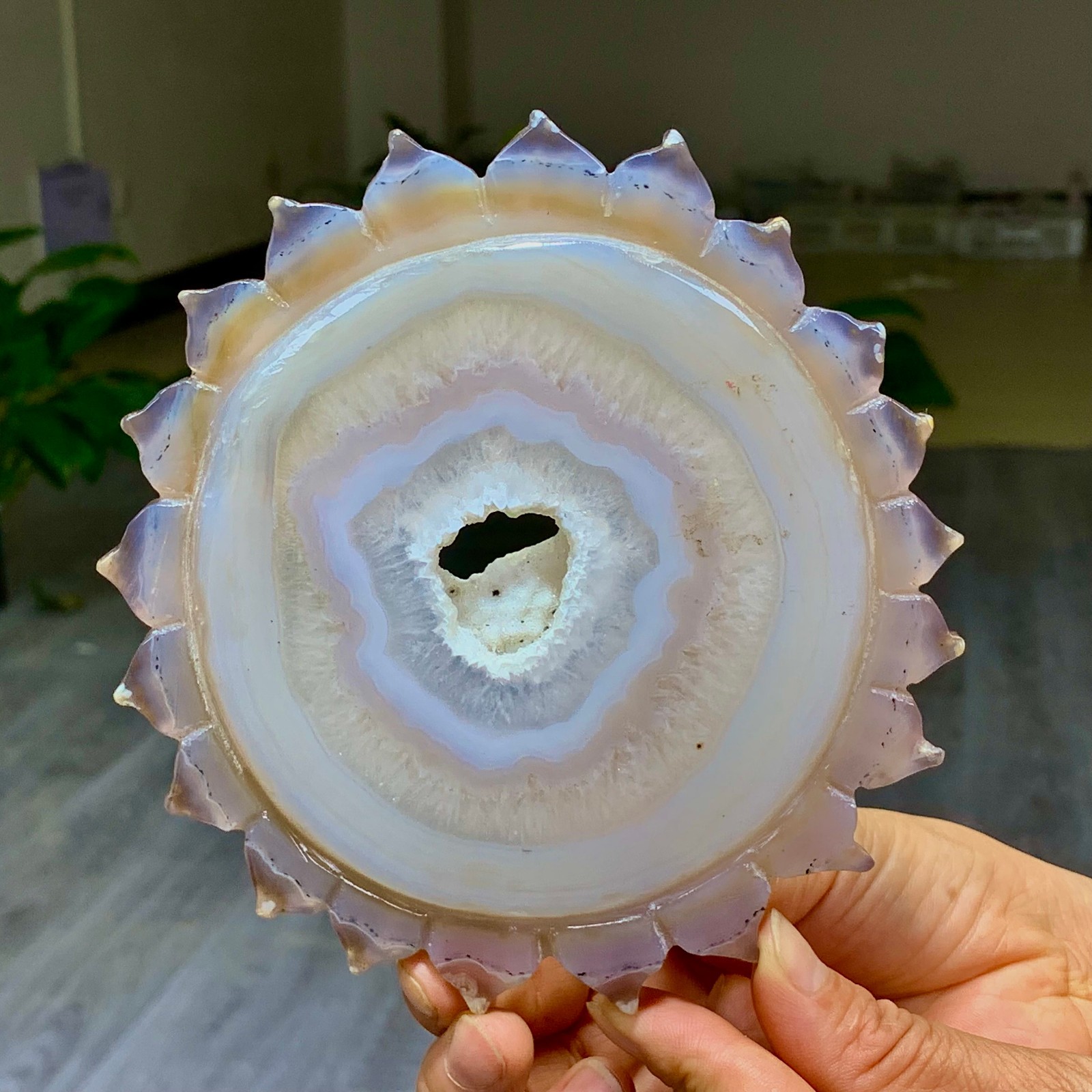 356G Natural agate crystal cave quartz hand carved sunflower