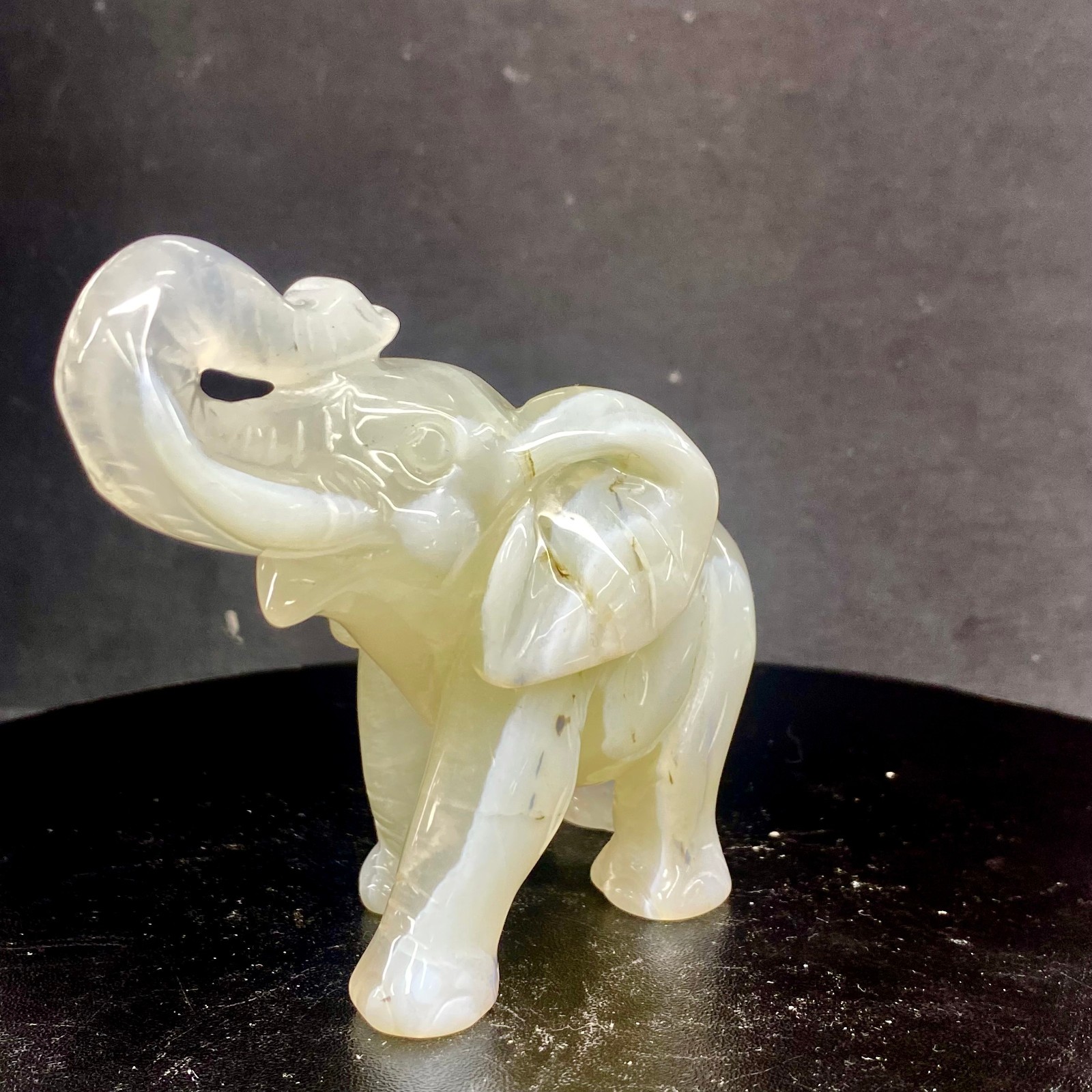 300G Natural agate carved crystal elephant realistic crystal therapy