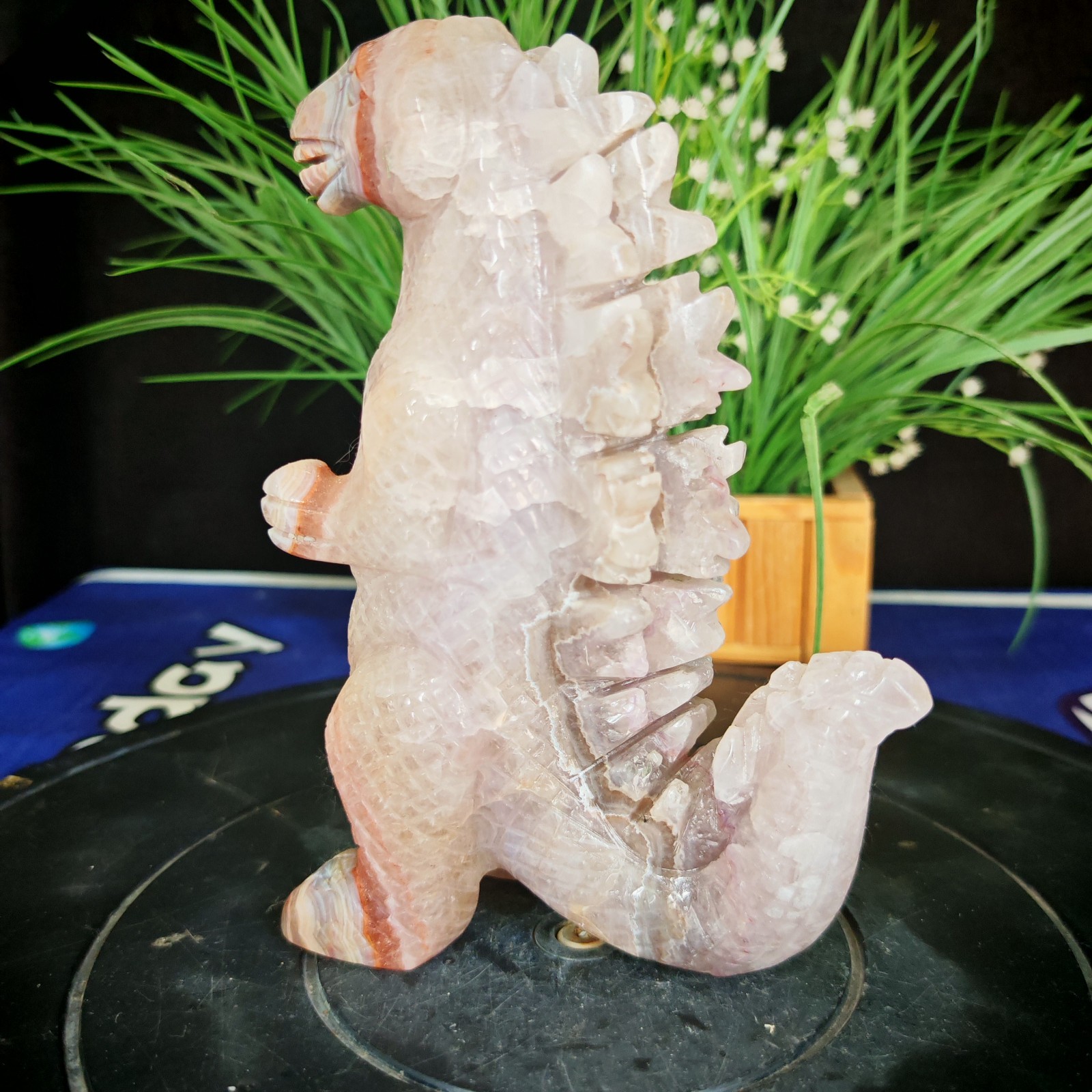 4.40LBTop natural crystal hand carved therapeutic artwork2.0kg