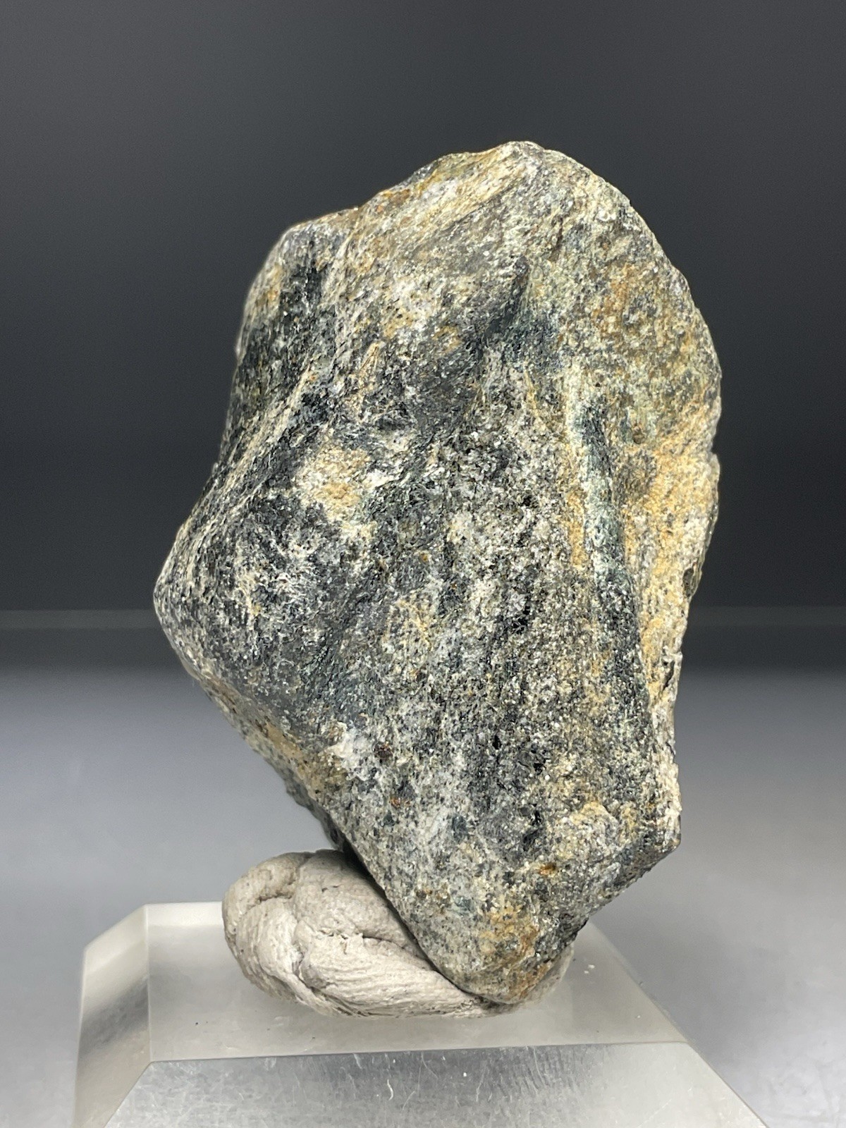 SS Rocks – Staurolite “Fairy Cross” (Patrick Co, Virginia) 84g