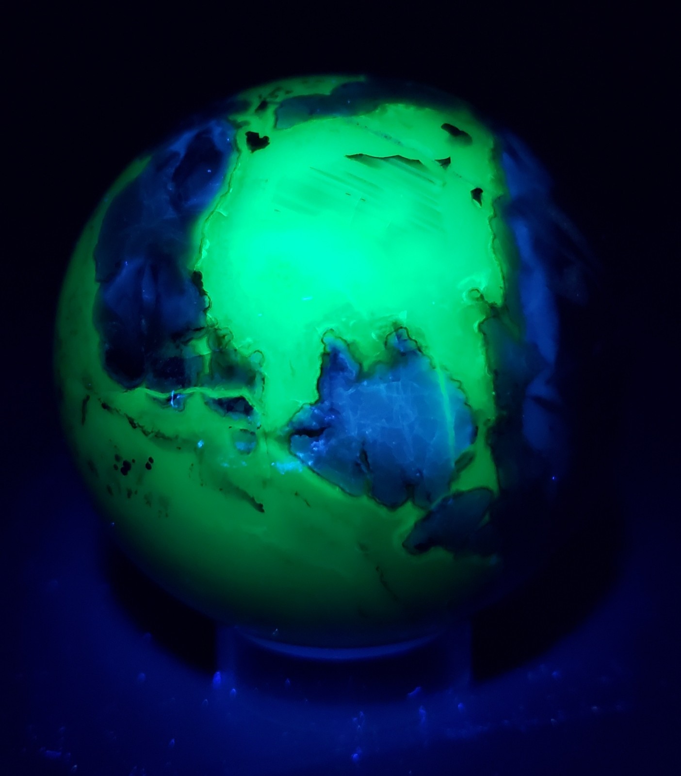 2.6″ Volcano Agate Sphere Ball Orb Stunning Green UV, 373g or 13.2 oz