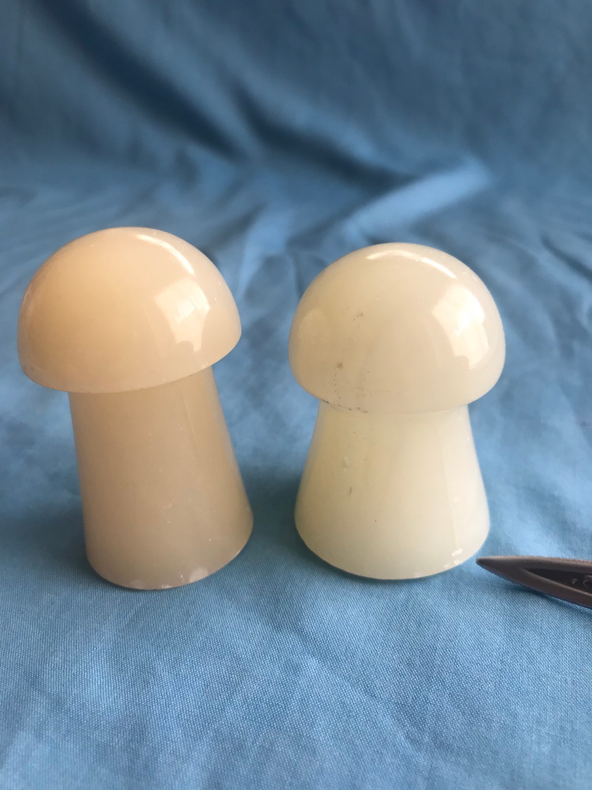 2 New 2-3/8” & 2-1/8″ Tall Green Onyx Fairy Garden Stone Mushrooms 8 oz. Total