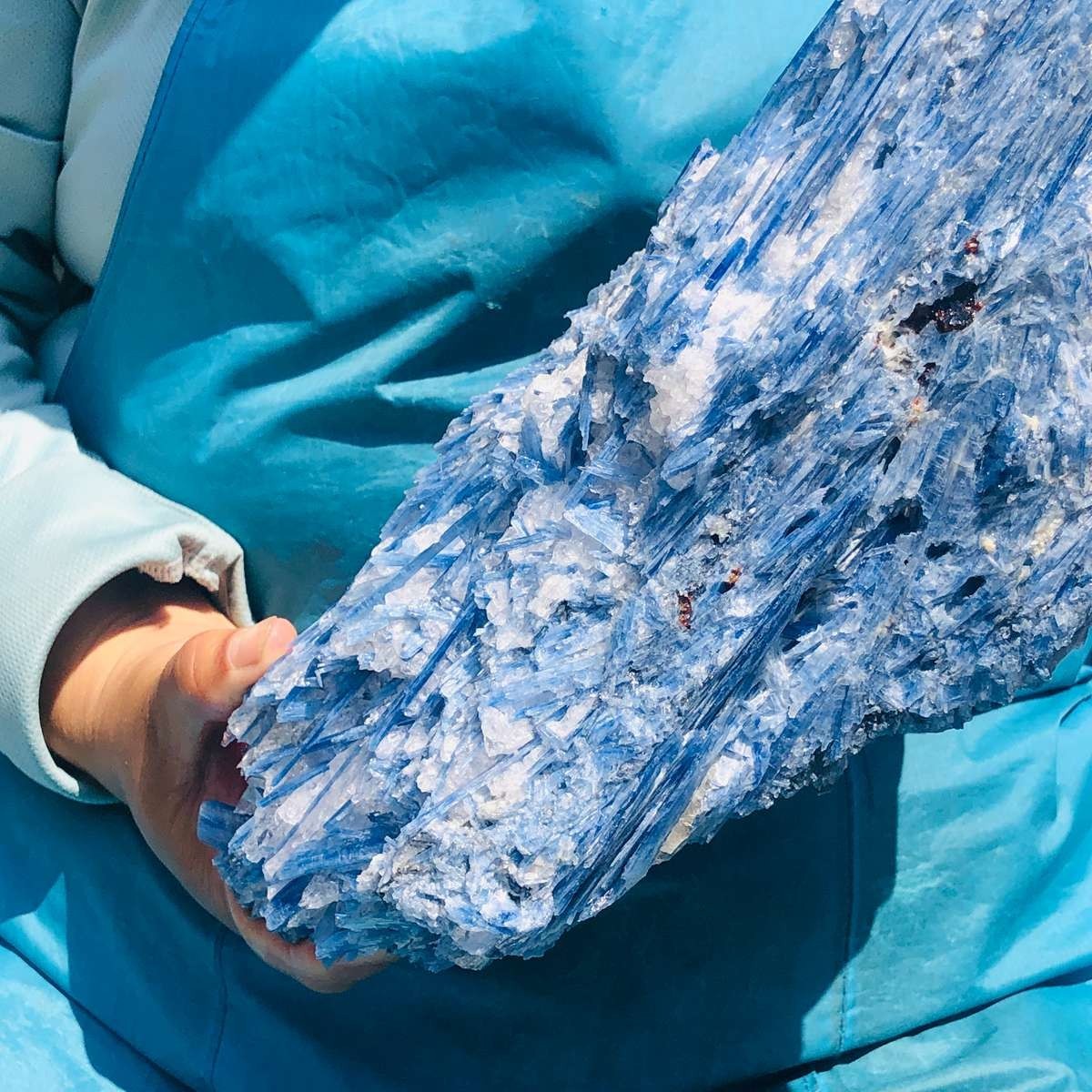 4730G Natural Blue Quartz Crystal Specimen Raw Mineral Reiki Healing Home MH5285