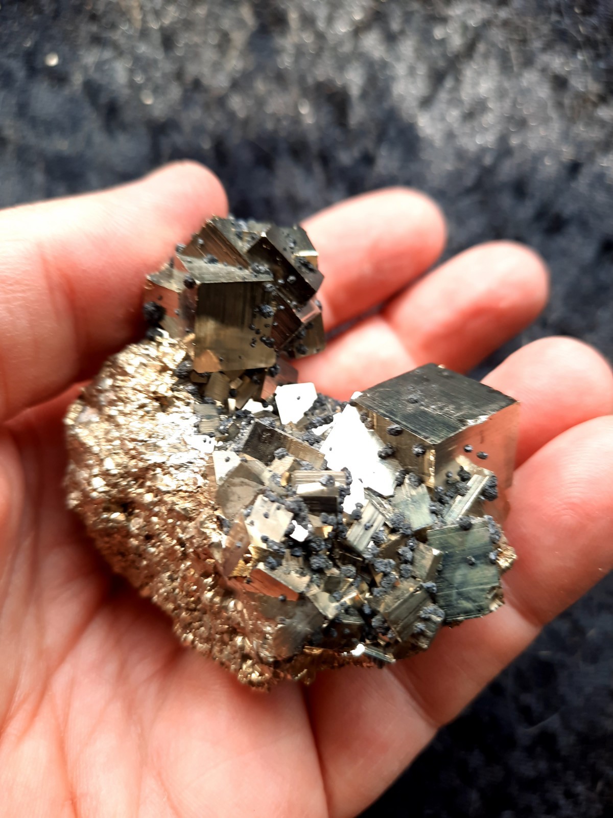 100% Natural High Quality PYRITE Crystal CUBE Cluster with SPHALERITE Peru 235gr