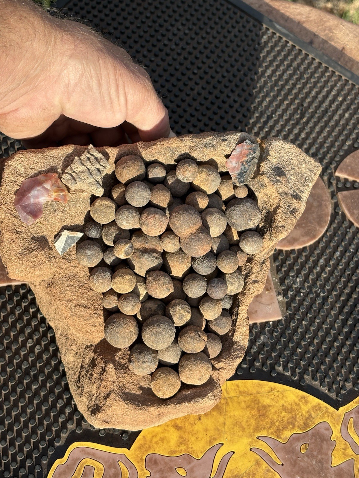 ☘️RR⛏️: Moqui Marbles/Shards On Sandstone Base High Desert Northeast Az. 6.75 Lb