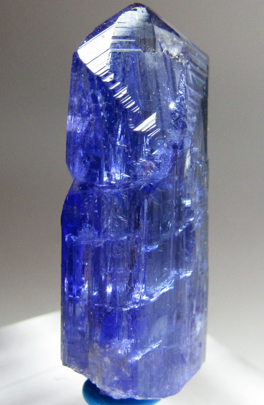 EXTRAORDINARY VIBRANT NEON PURPLE UNHEATED GEM TANZANITE CRYSTAL!!! TANZANIA