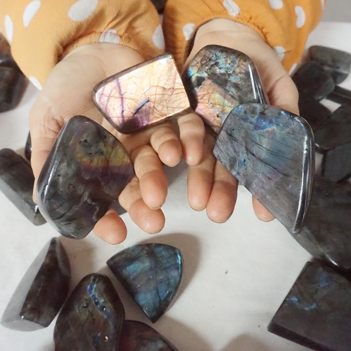 8Pcs 2.2LB Natural Rainbow Labradorite Quartz Crystal Palm Gem Stone Decoration