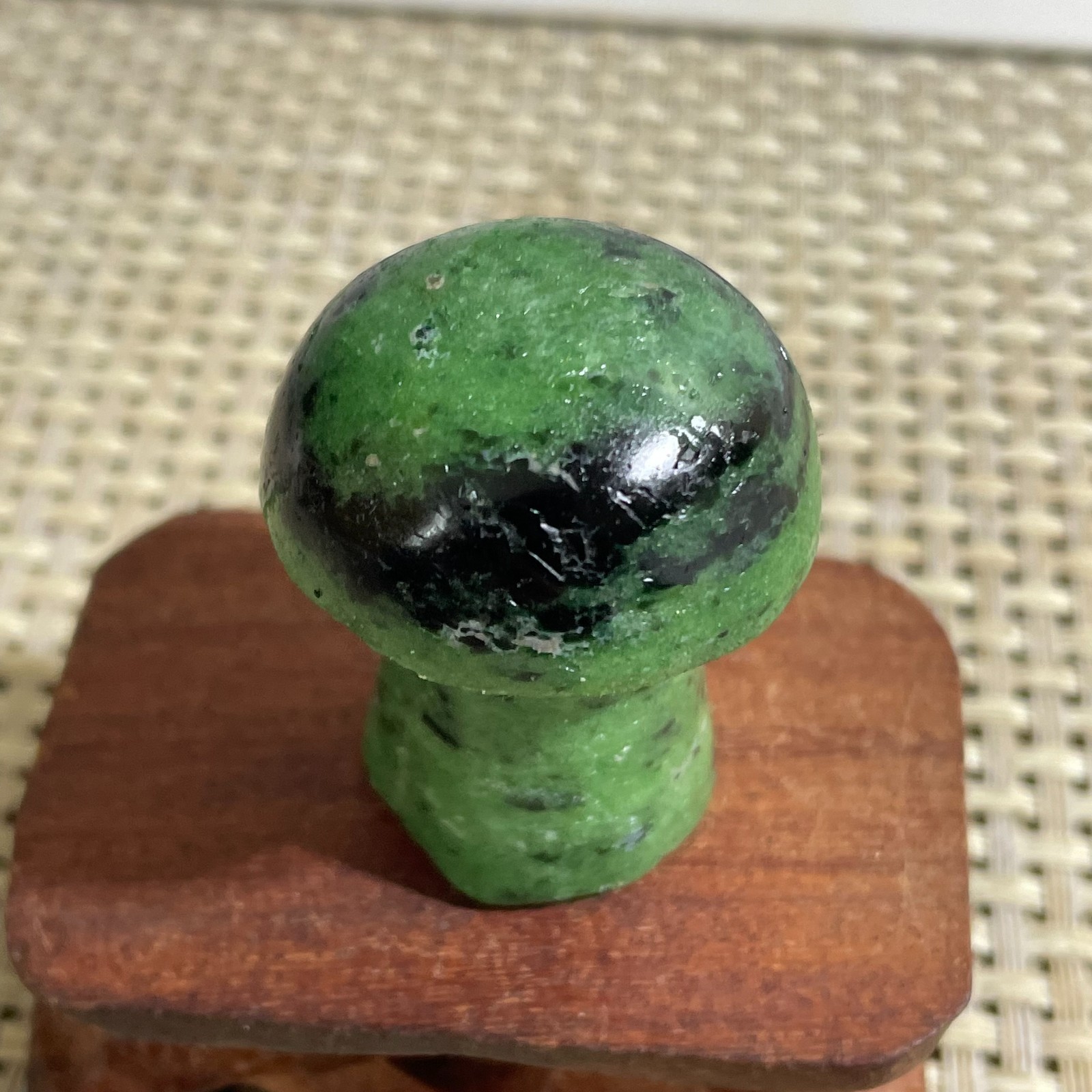 49g Natural quartz green treasure, carved and polished, mushrooms
