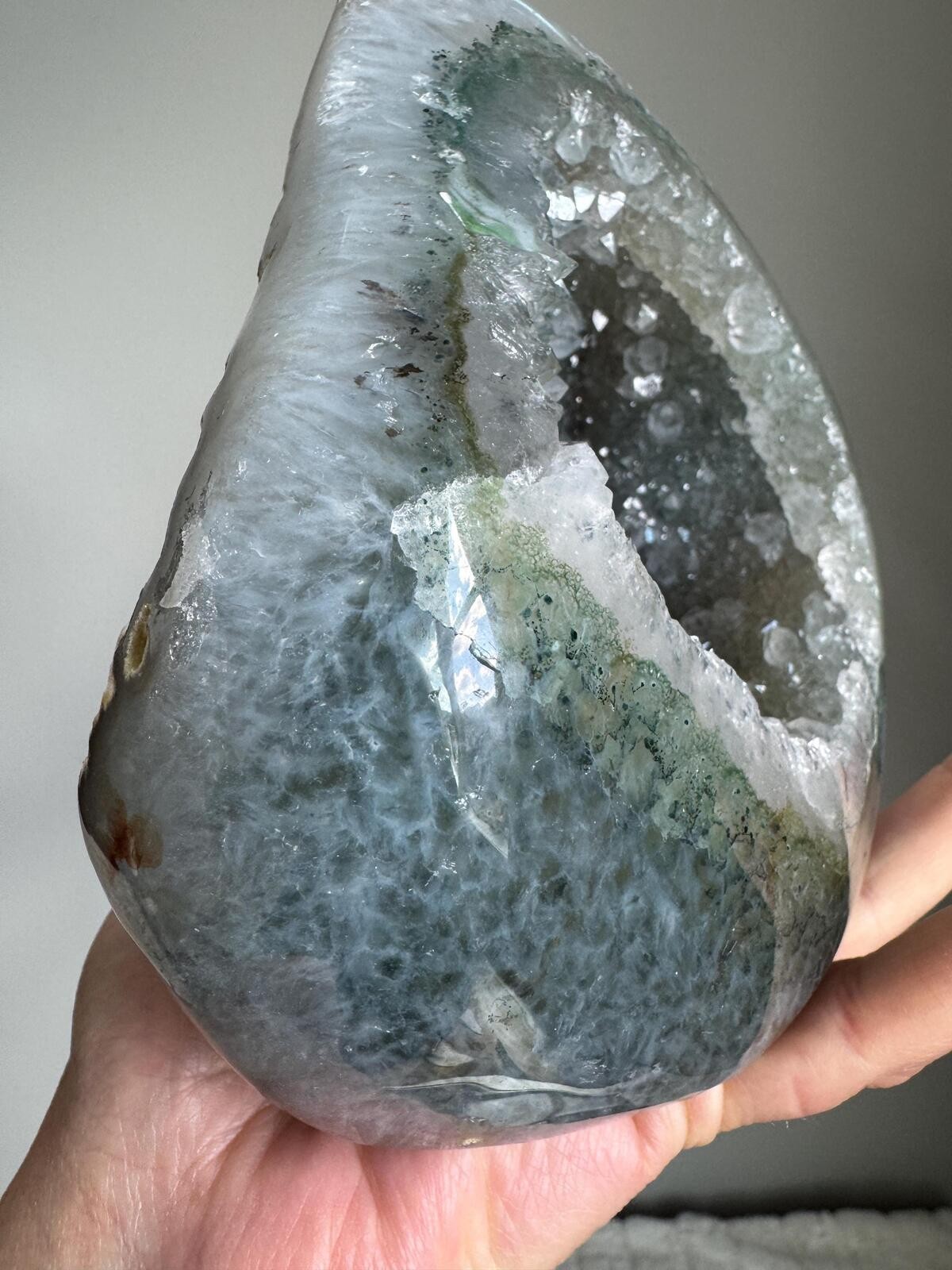 Uruguayan Quartz Flame Geode Mineral Specimen Standing Crystal Cluster A12