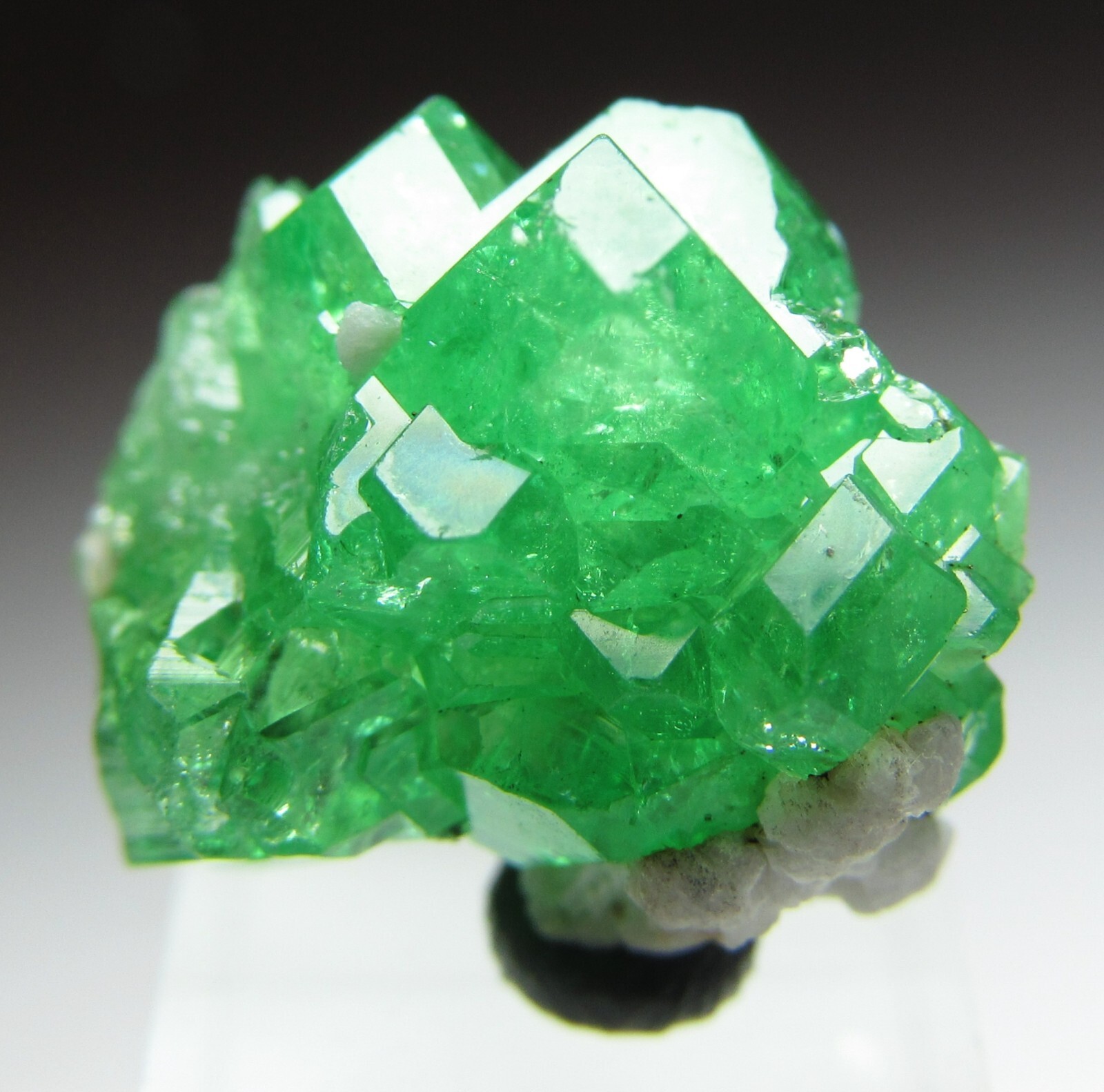 FASCINATING GEOMETRIC GEM TSAVORITE GROSSULAR GARNET CRYSTAL!!! TANZANIA