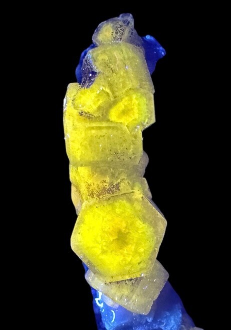 55 Carats Full Terminated Fluorescent Phosphore Apatite Crystals Bunch On Matrix